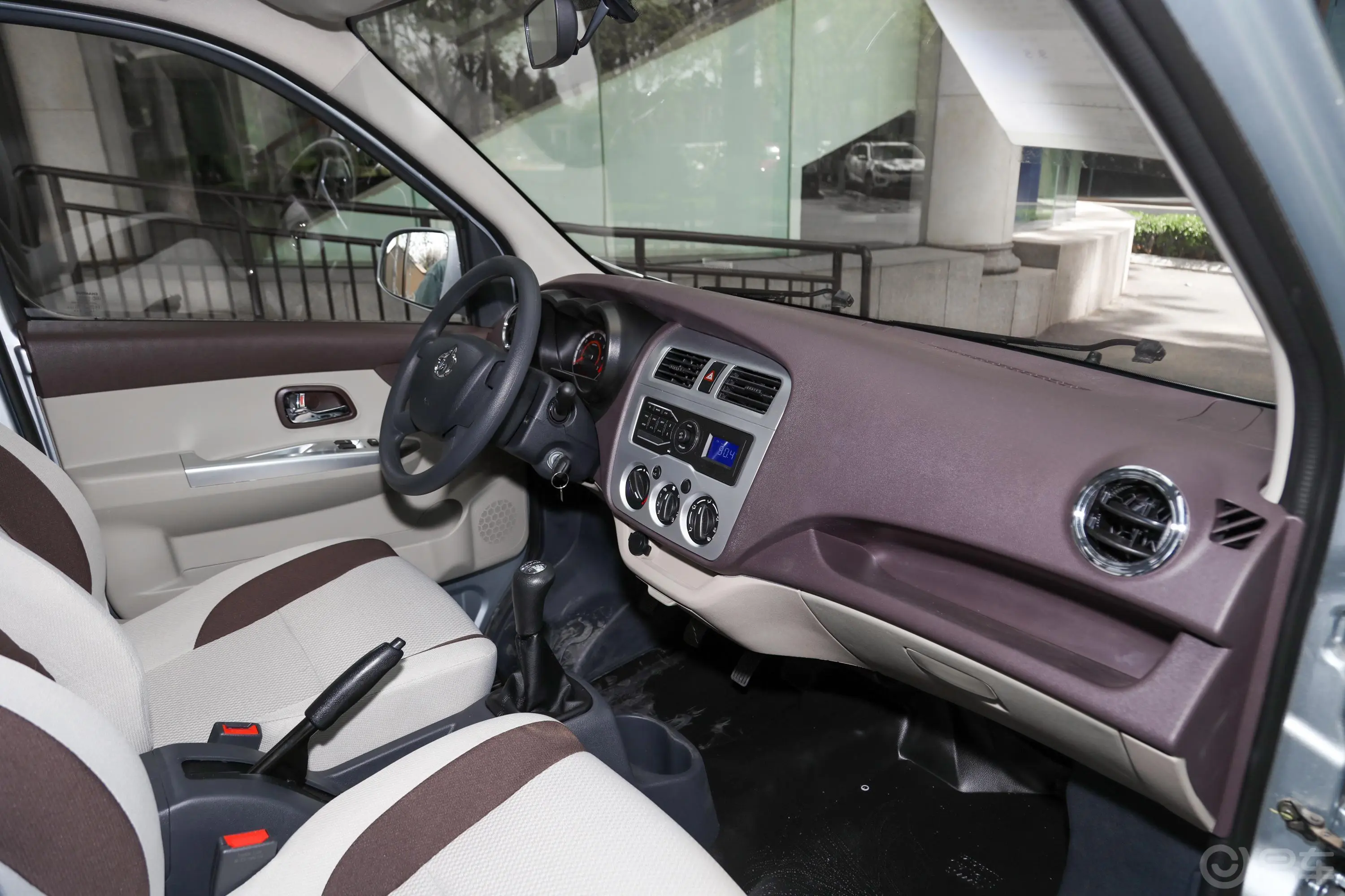 长安星卡1.5L 长轴版 双排 标准型内饰全景副驾驶员方向