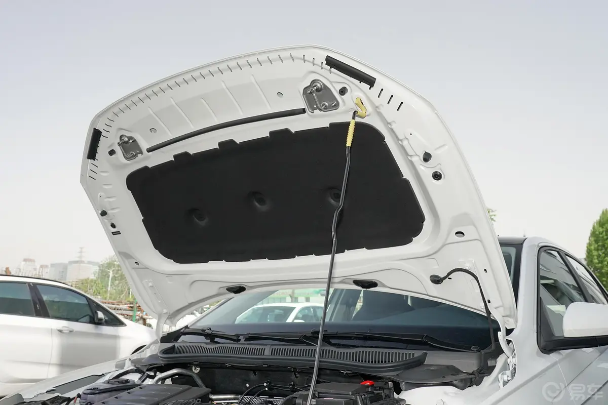 PoloPlus 1.5L 自动全景乐享版发动机舱盖内侧