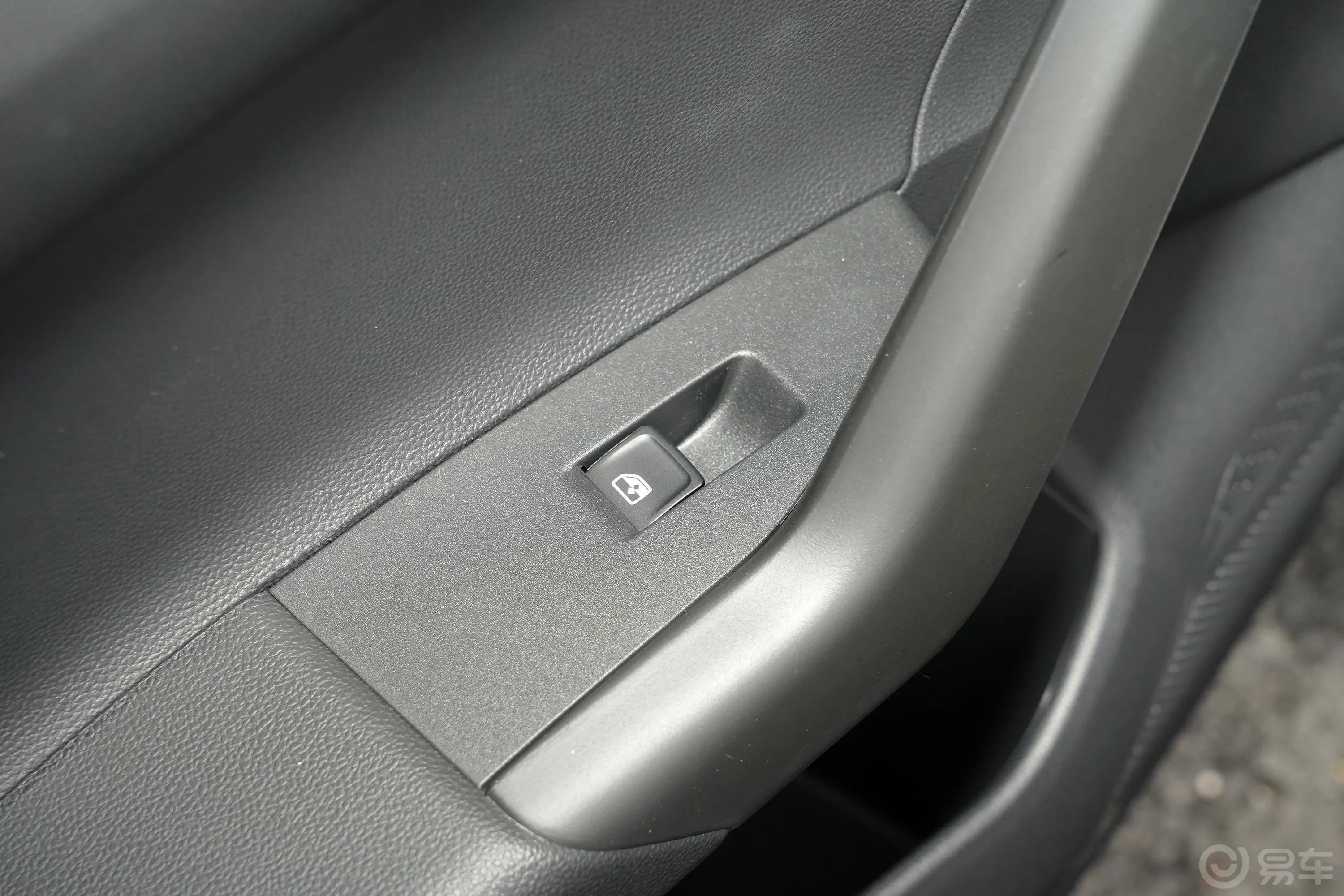 PoloPlus 1.5L 自动全景乐享版后车窗调节