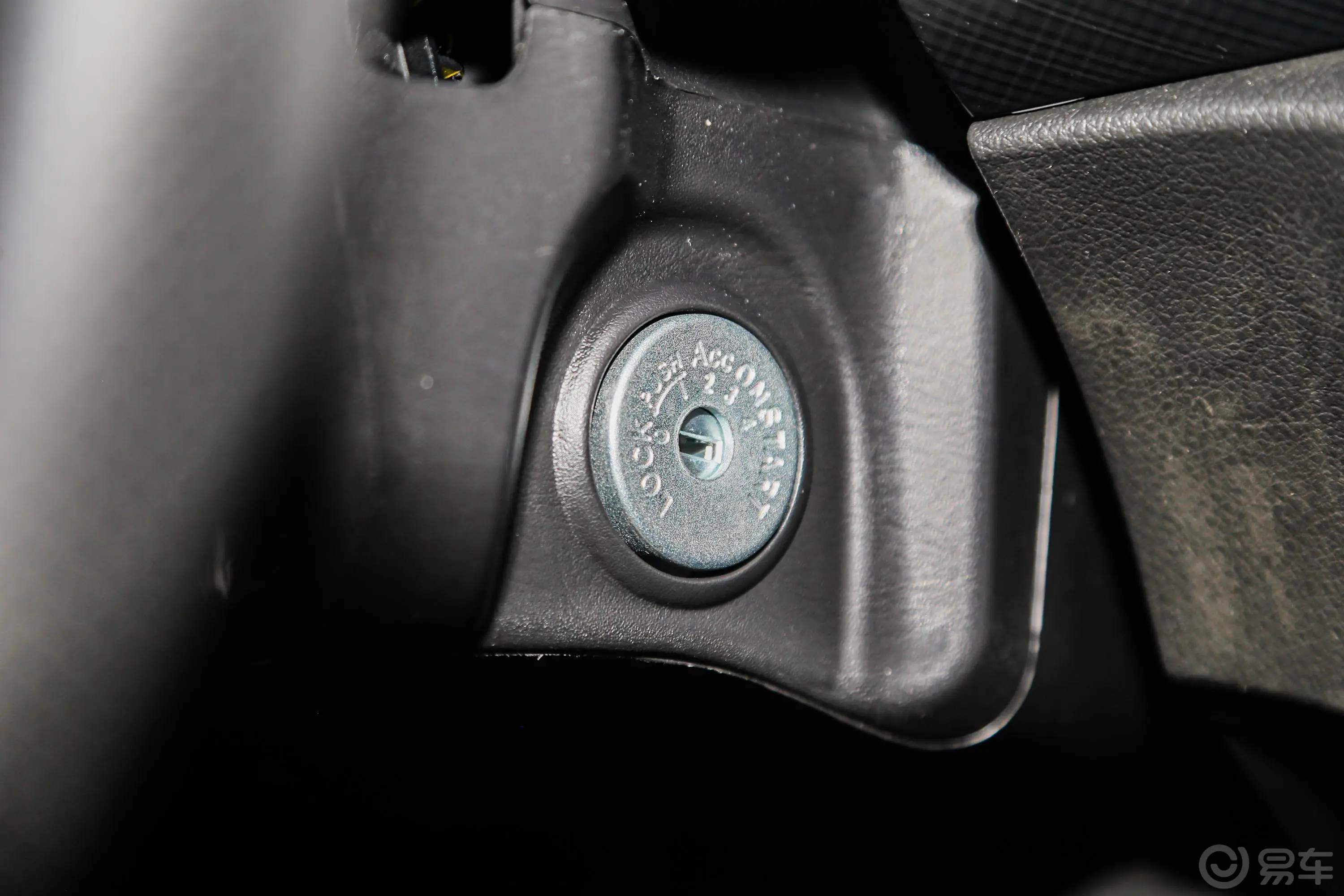 锐骐2.4L 两驱长货箱小康版2TZD 汽油钥匙孔或一键启动按键