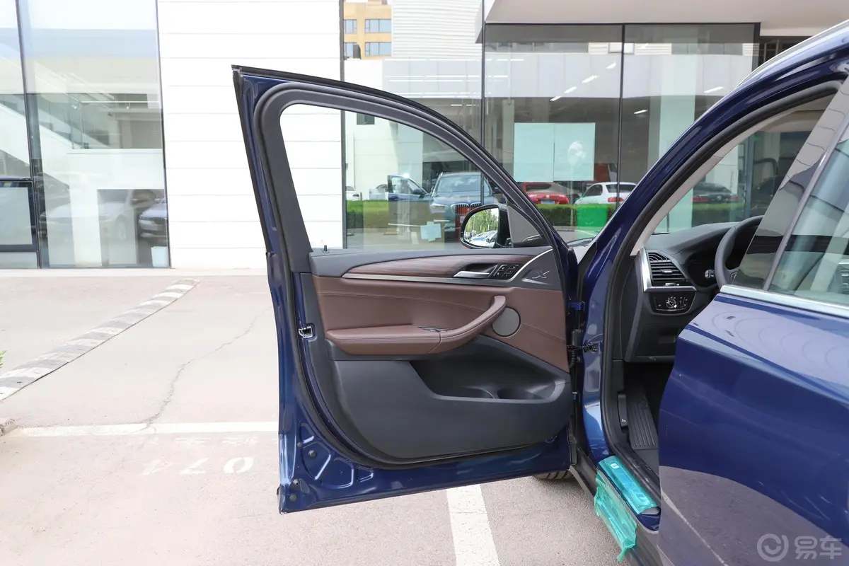 宝马X3改款 xDrive 28i 豪华套装驾驶员侧前车门