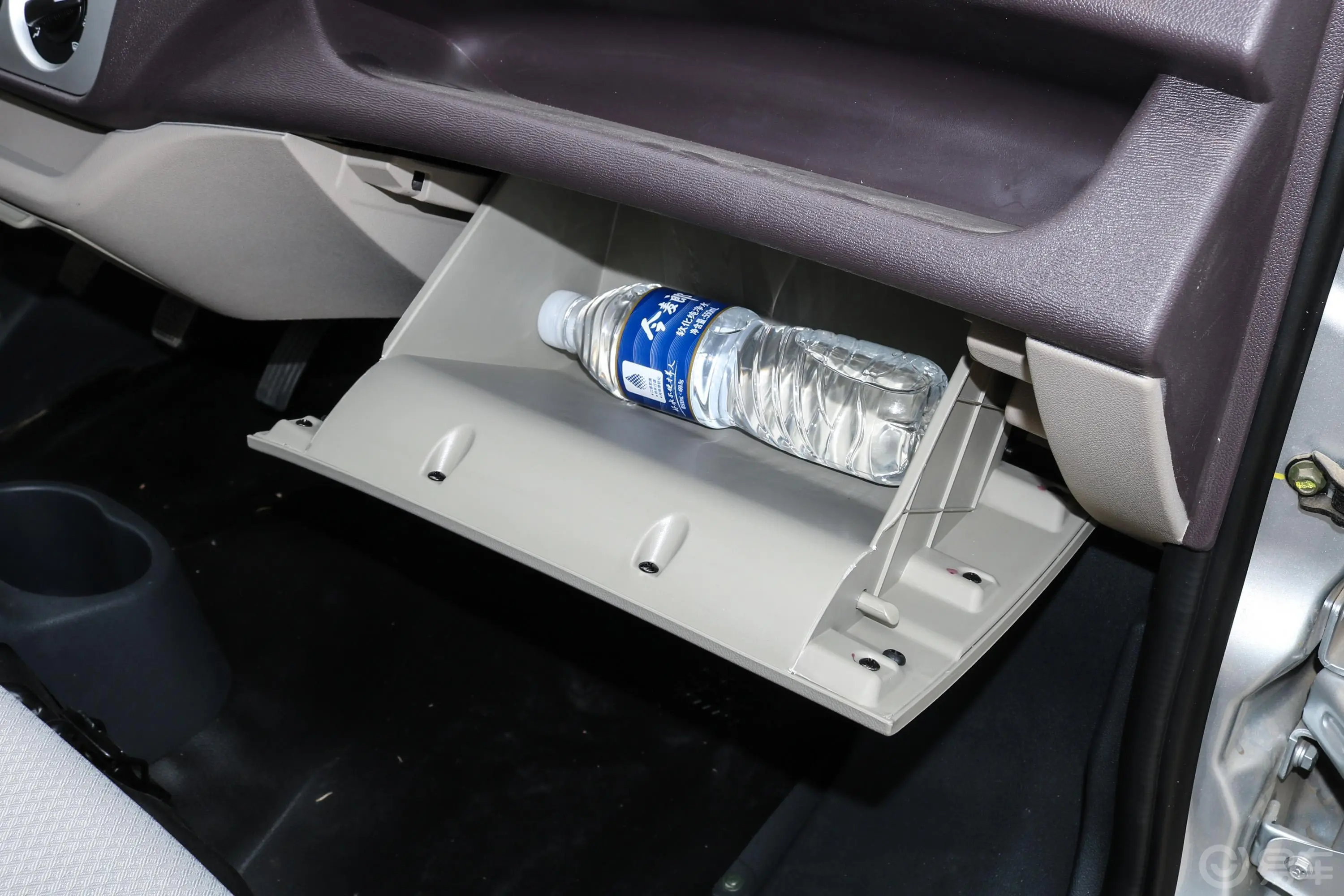 长安星卡1.5L 长轴版 单排 复合板厢货基本型手套箱空间水瓶横置