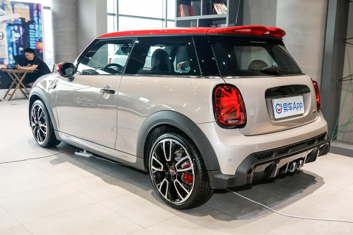 MINI JCW2.0T JOHN COOPER WORKS ALL-IN侧后45度车头向左水平