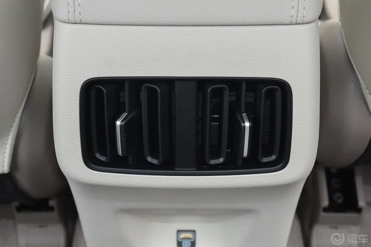 现代ix35240T GDi 双离合 两驱 领先版GLS后排空调控制键
