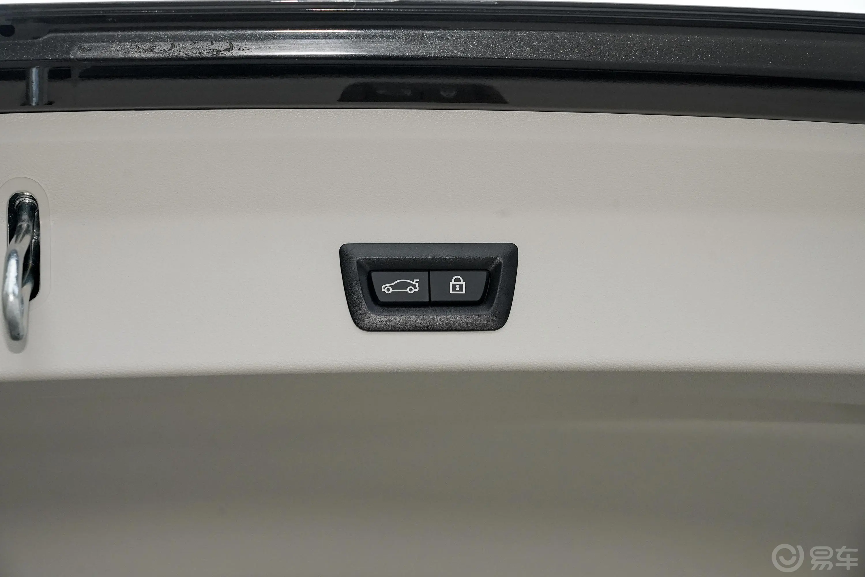 宝马X3改款 xDrive 30i 领先型 M运动套装电动尾门按键（手动扶手）