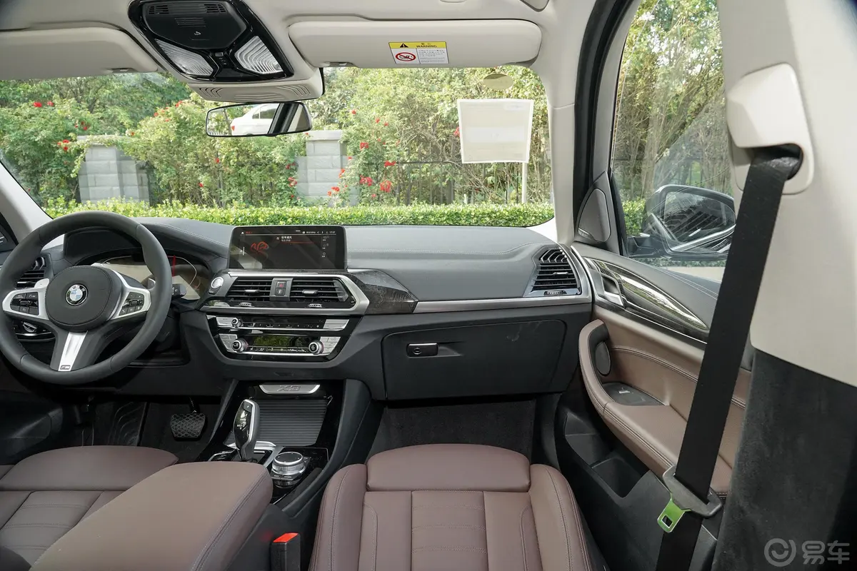宝马X3改款 xDrive 30i 领先型 M运动套装副驾驶位区域