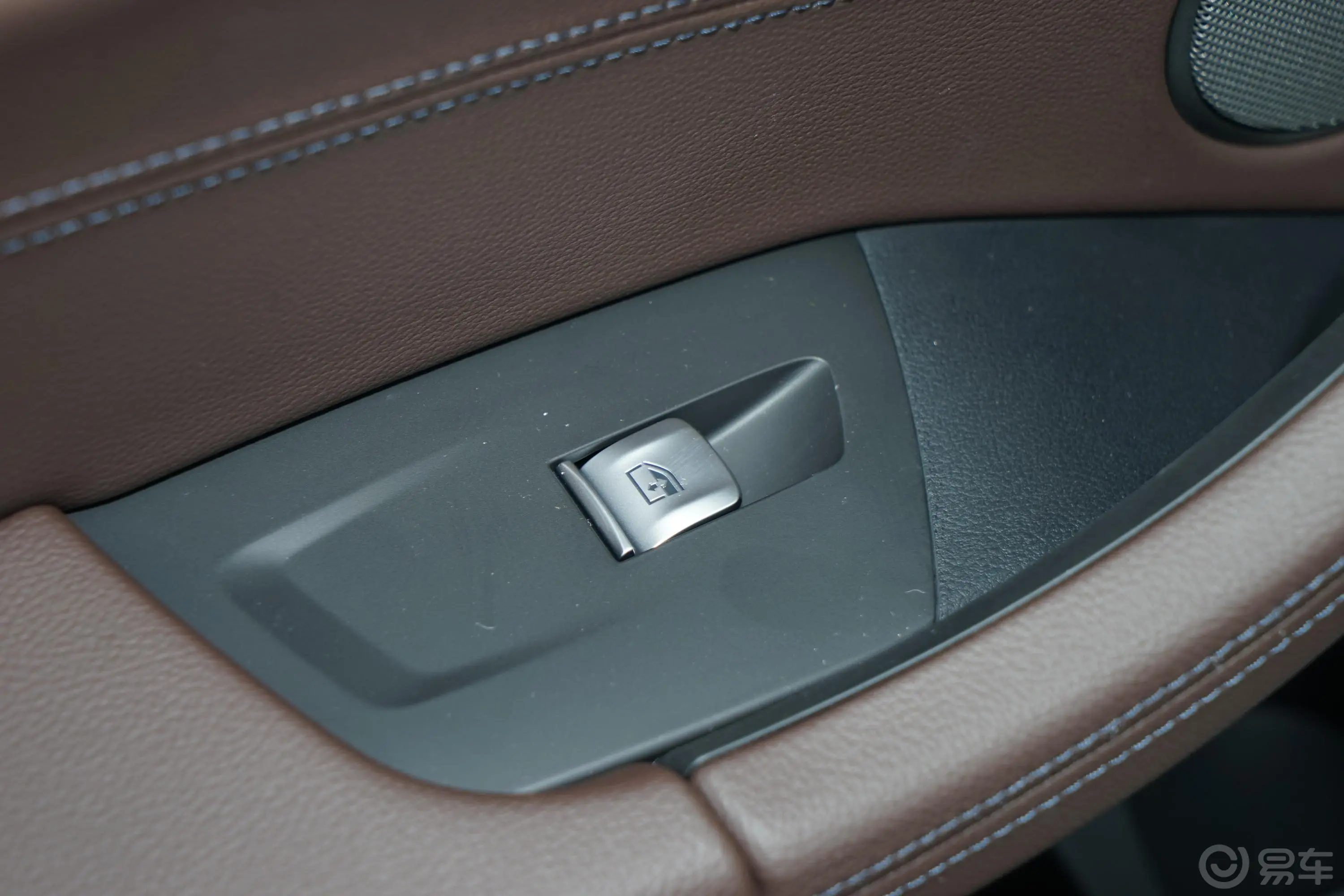 宝马X3改款 xDrive 28i M运动套装后车窗调节