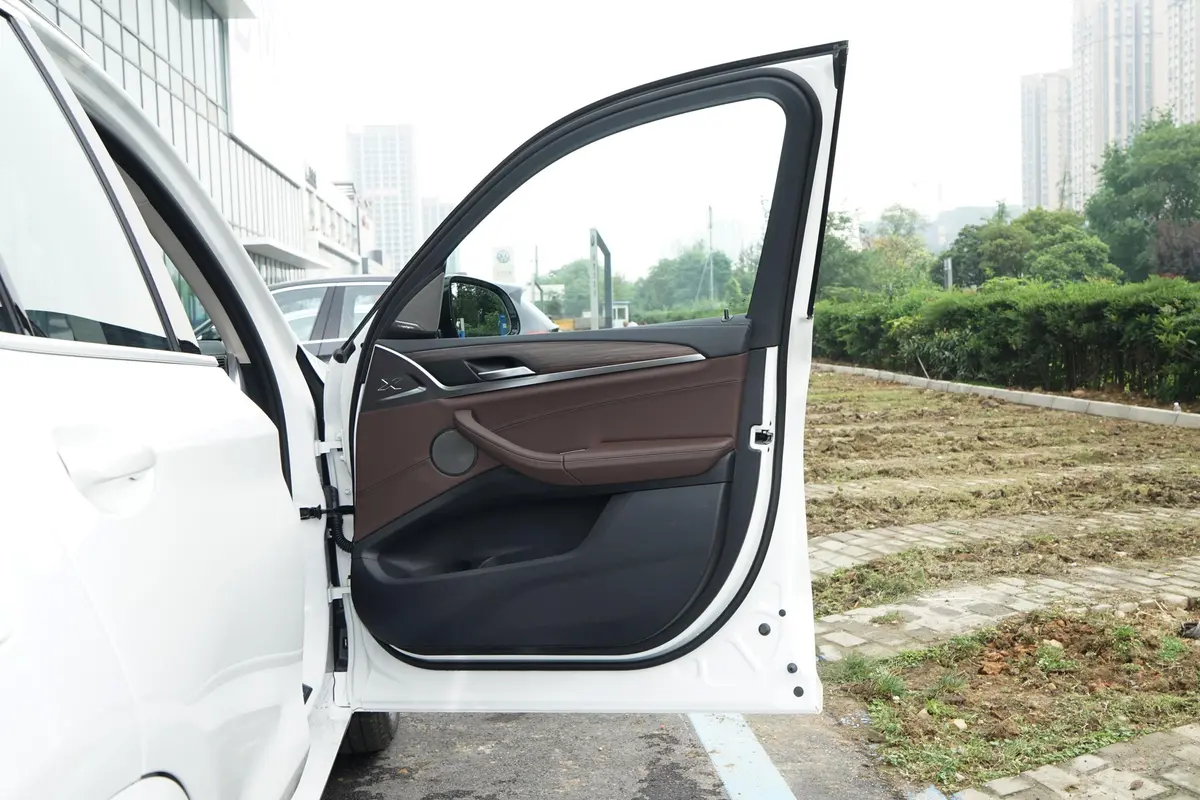 宝马X3改款 xDrive 28i M运动套装副驾驶员车门