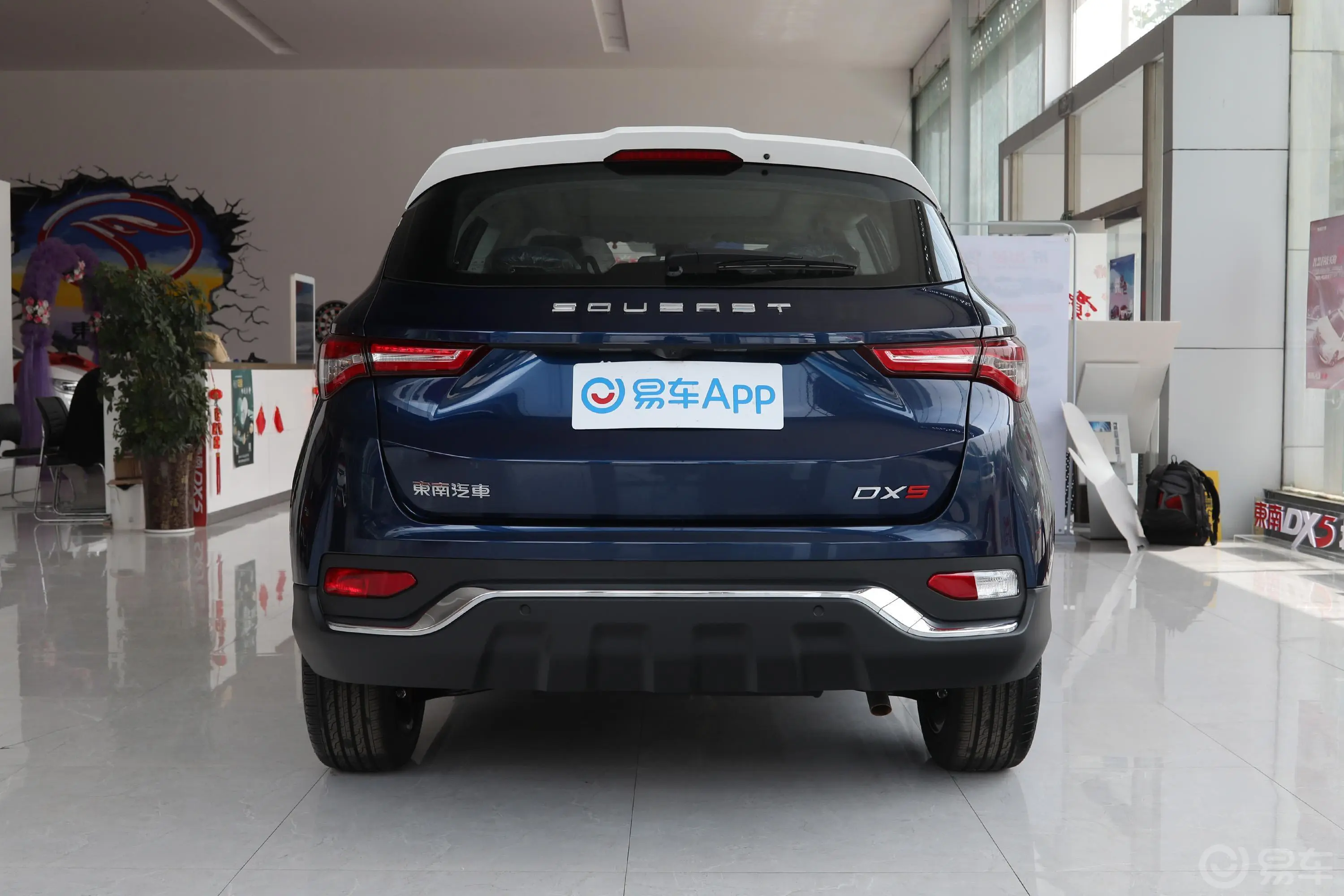 东南DX51.5T CVT 蓝企鹅型正后水平