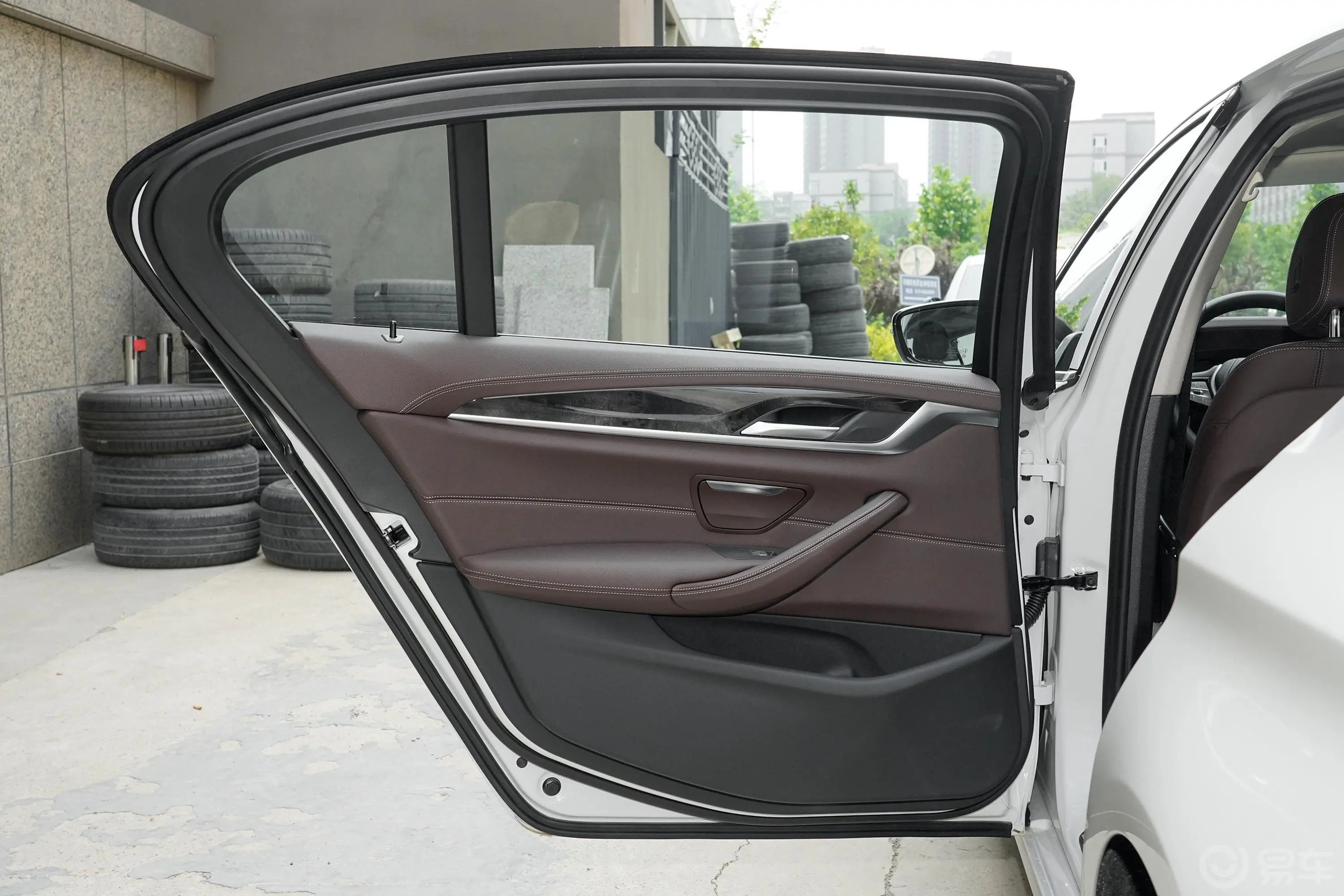 宝马5系改款 525Li 豪华套装驾驶员侧后车门