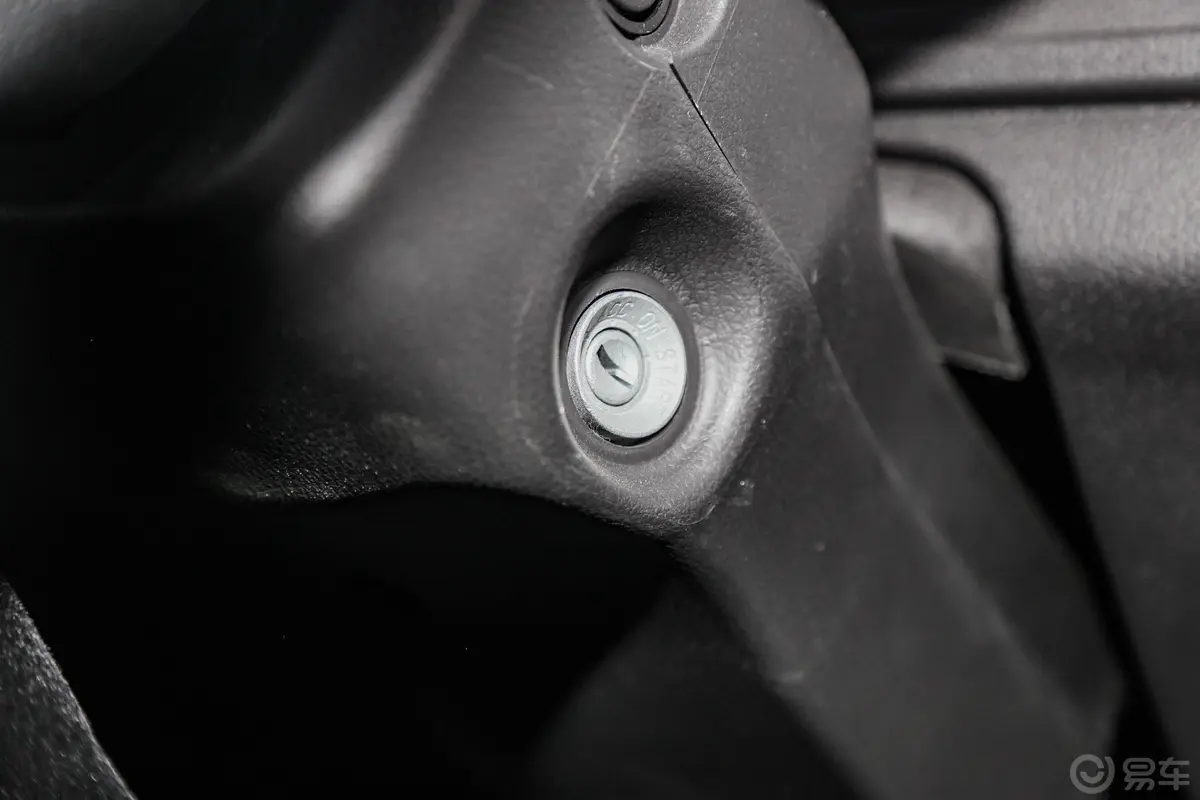 跨越者D5东安1.6L 122马力 3.385米厢货 单排 后双轮 舒适版 汽油 国Ⅵ钥匙孔或一键启动按键