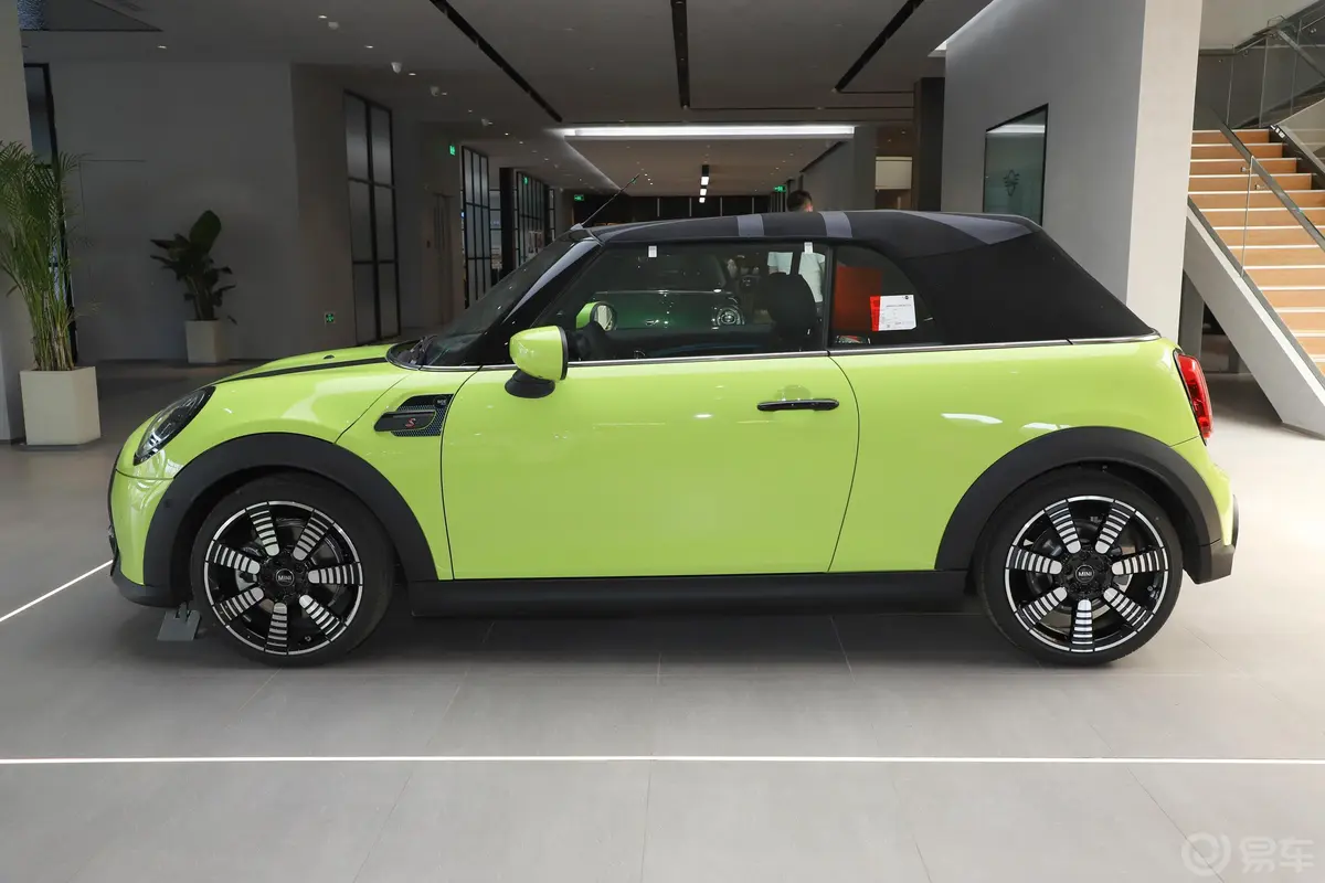 MINI CABRIO2.0T COOPER S CABRIO 艺术家正侧车头向左水平