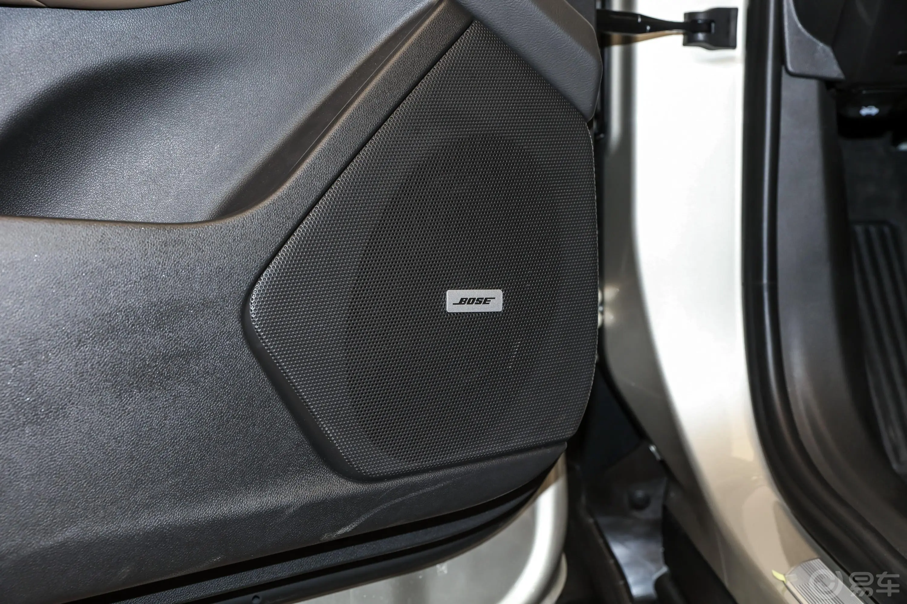凯迪拉克XT62.0T 轻混 四驱铂金型 6座音响和品牌