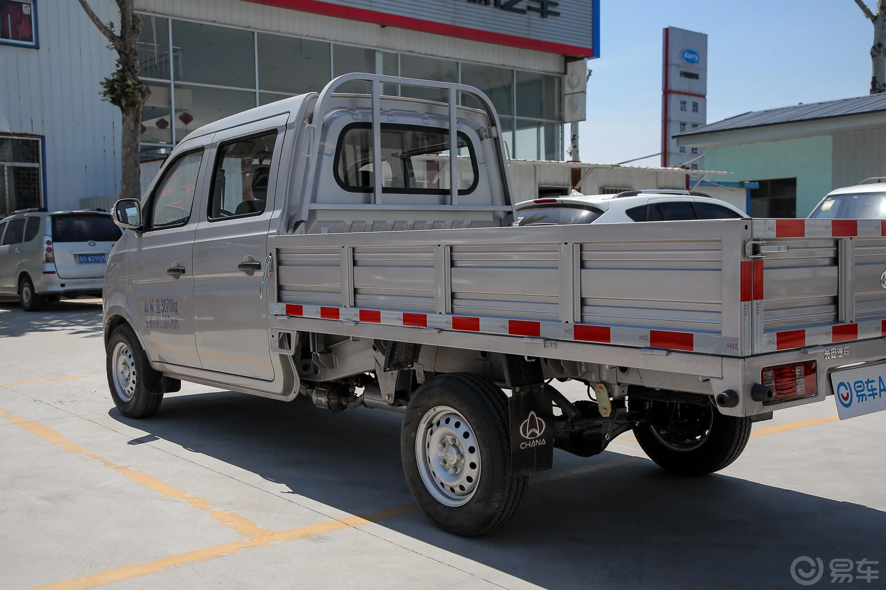 新豹T3标准版 东安1.6L 122马力 2.52米栏板 双排 汽油 国Ⅵ外观