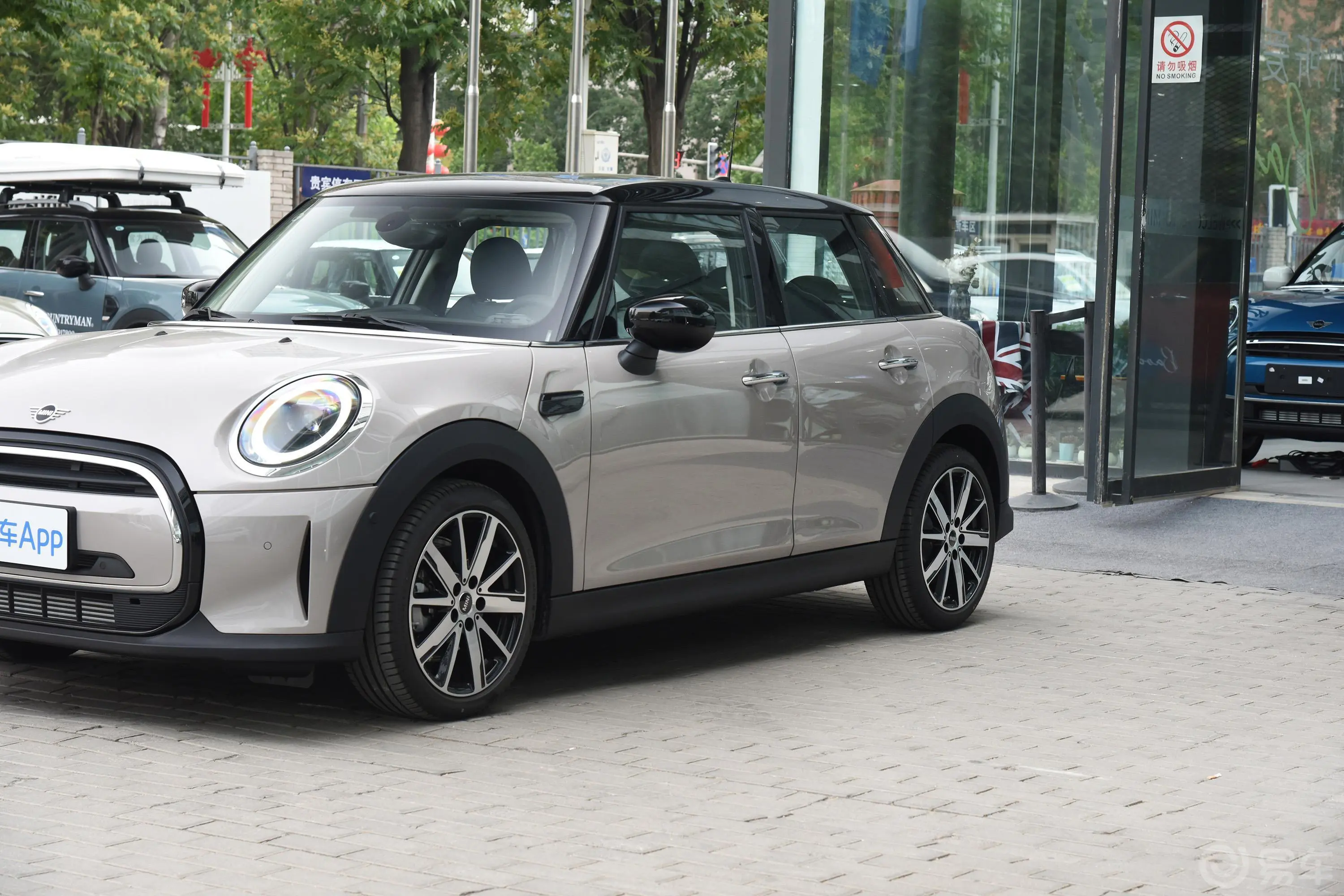 MINI1.5T COOPER 艺术家 五门版外观