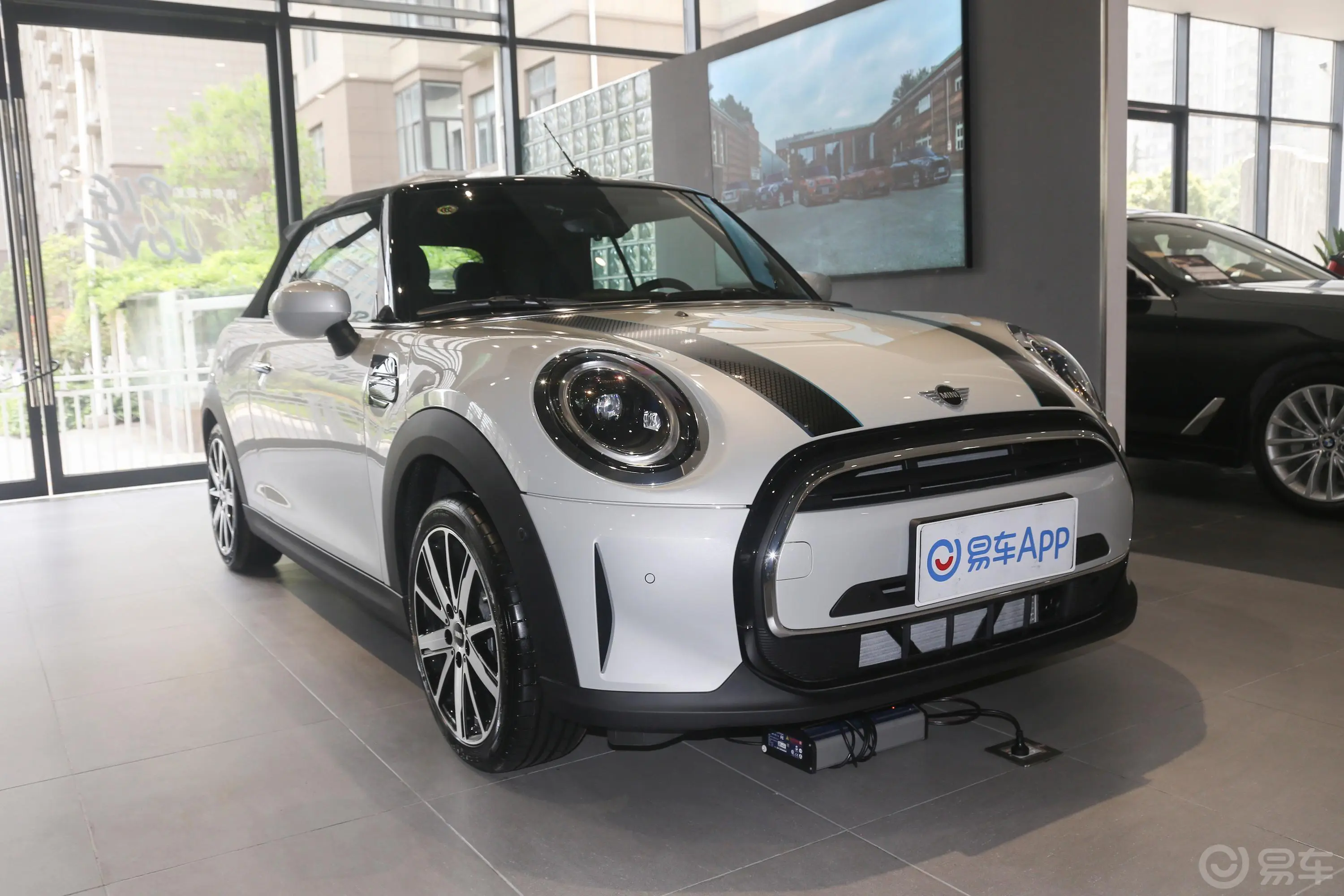 MINI CABRIO1.5T COOPER CABRIO Sidewalk侧前45度车头向右水平