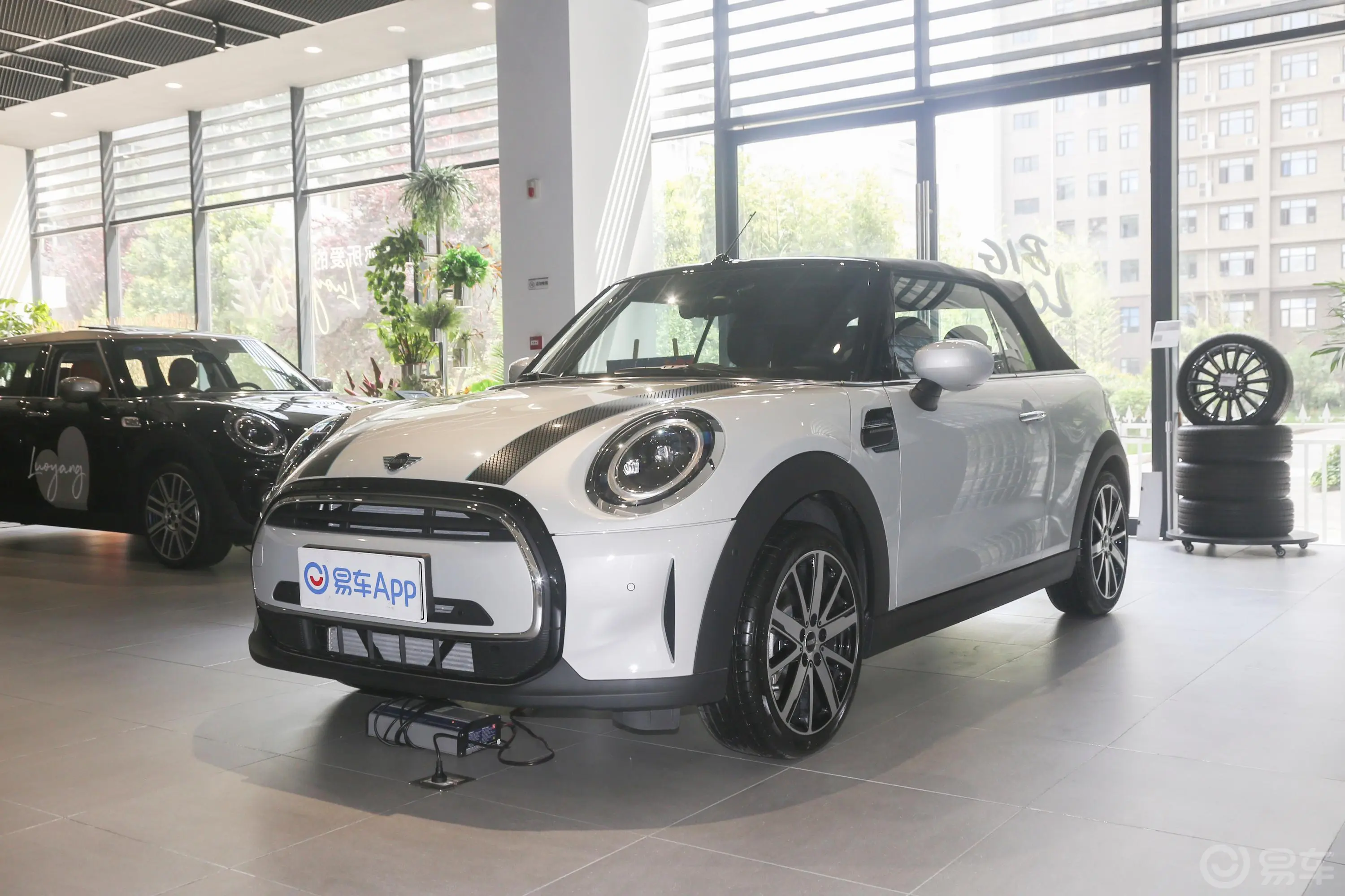 MINI CABRIO1.5T COOPER CABRIO Sidewalk侧前45度车头向左水平