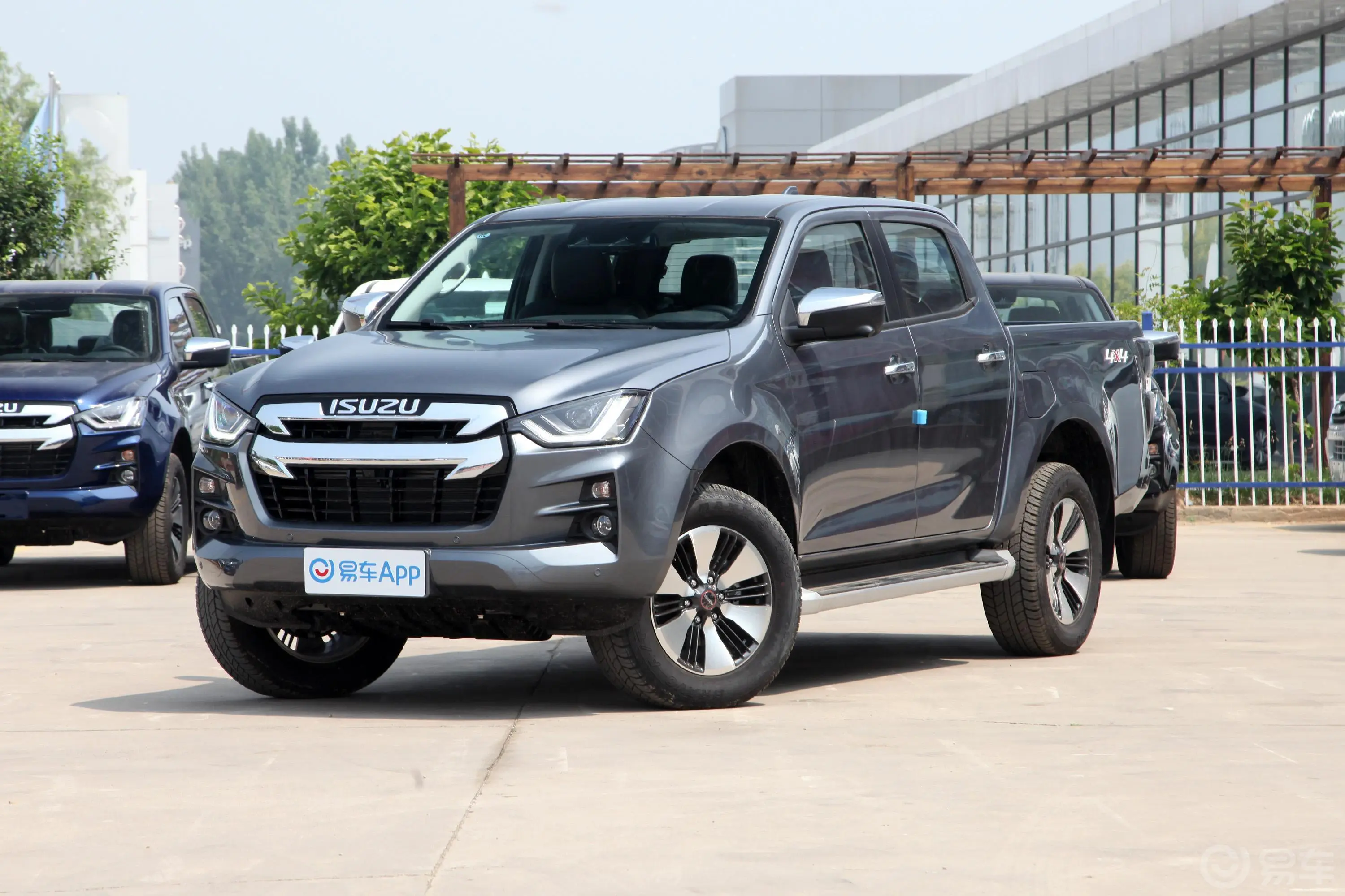 D-MAX1.9T 自动四驱Global引领型侧前45度车头向左水平