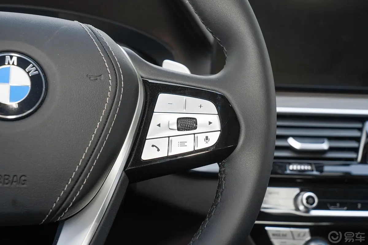 宝马5系改款 530Li 领先型 豪华套装右侧方向盘功能按键