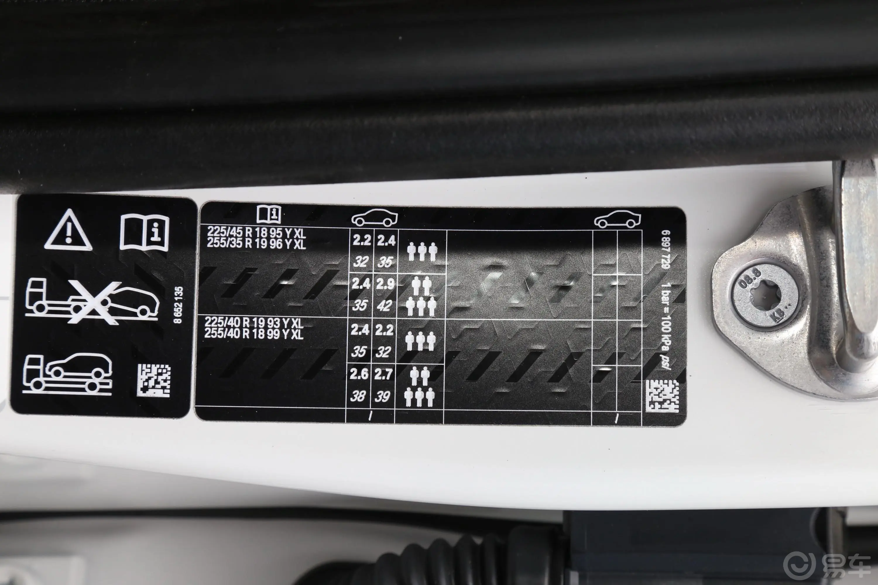 宝马3系改款2 325Li xDrive M运动套装胎压信息铭牌