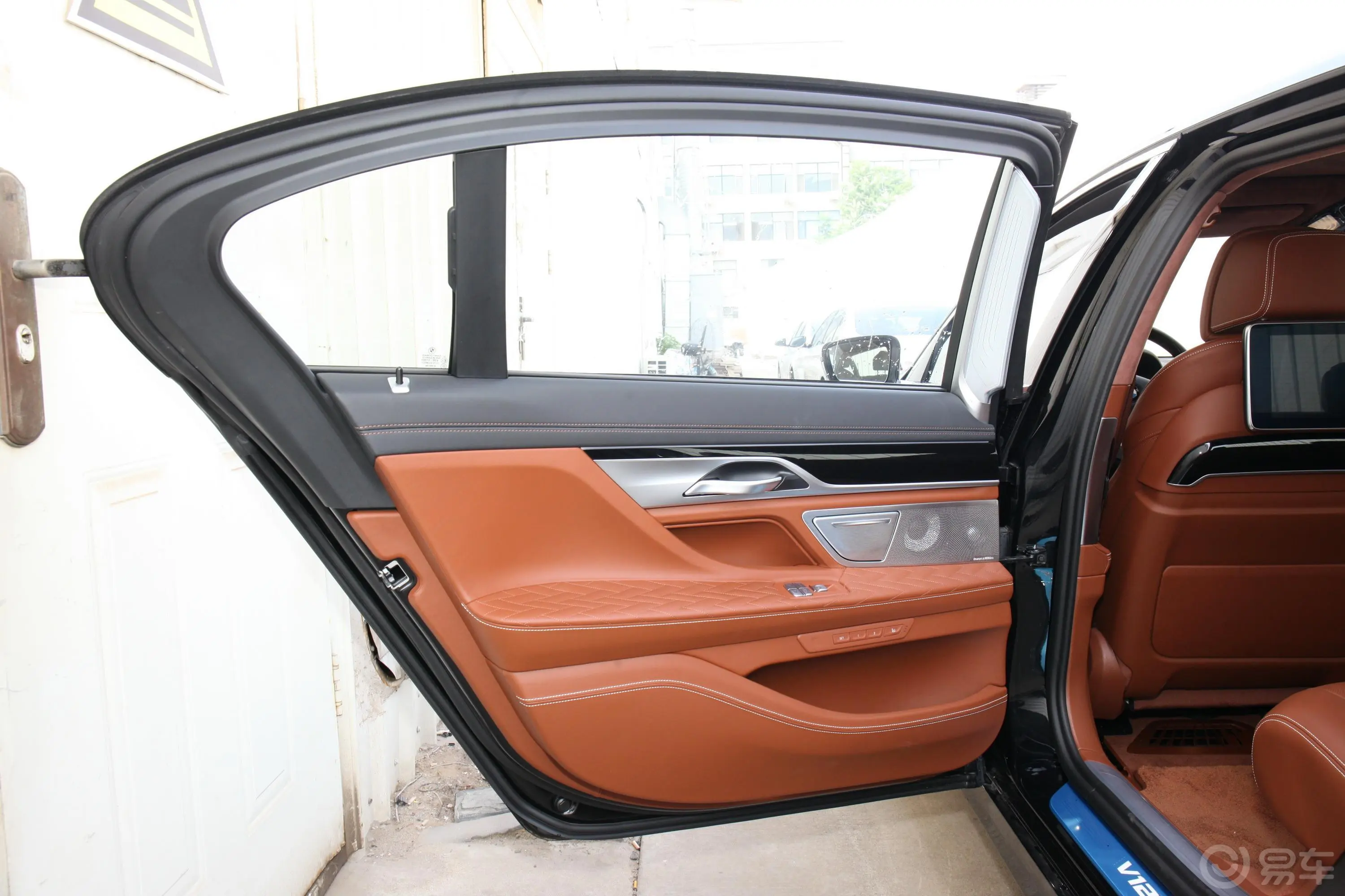 宝马7系改款 M760Li xDrive V12 豪华套装驾驶员侧后车门