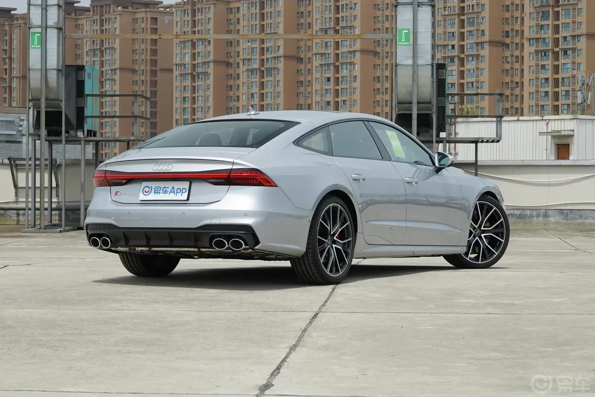 奥迪S72.9T Sportback侧后45度车头向右水平