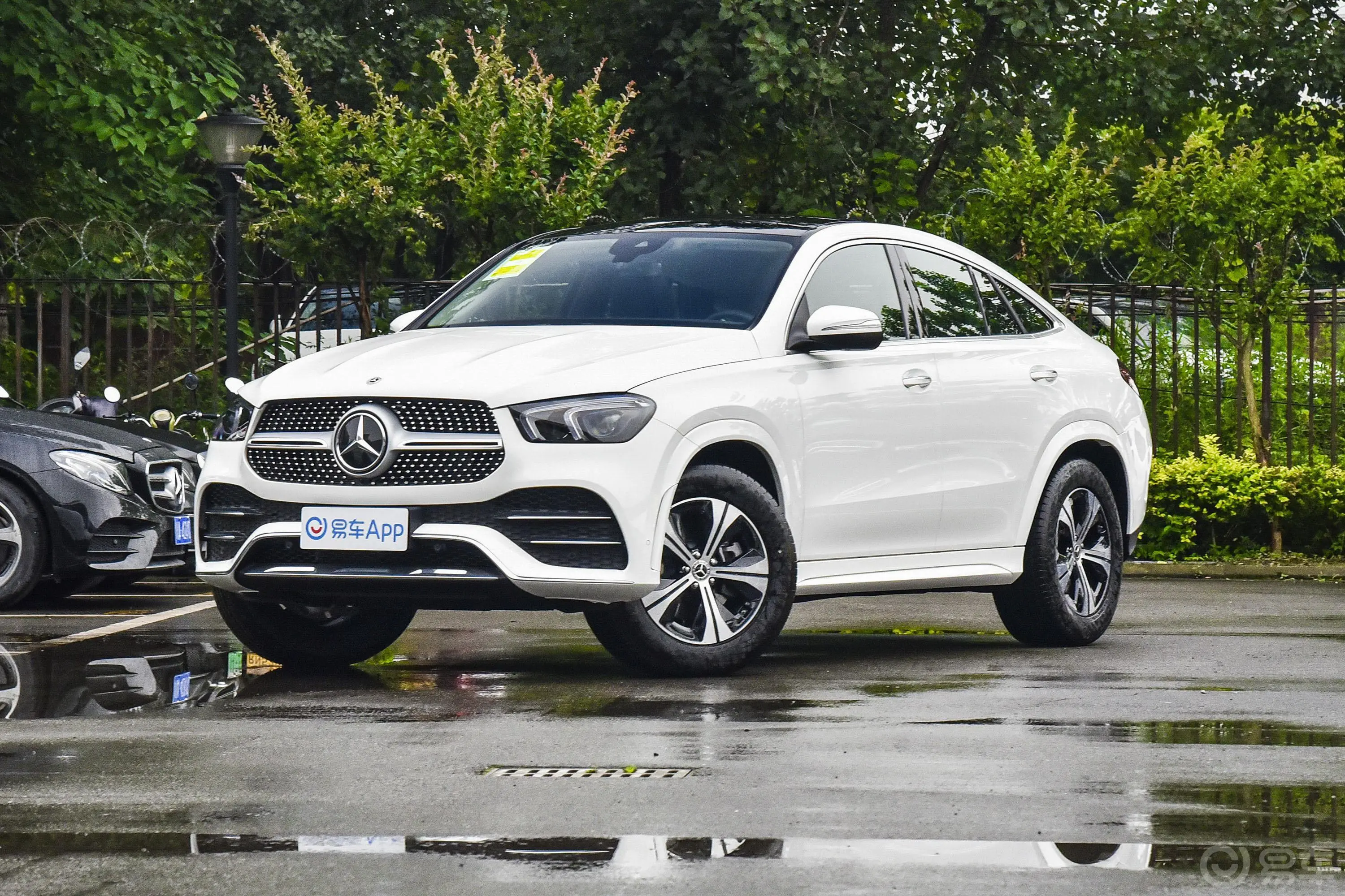 奔驰GLE轿跑GLE 350 4MATIC 轿跑SUV 时尚型侧前45度车头向左水平