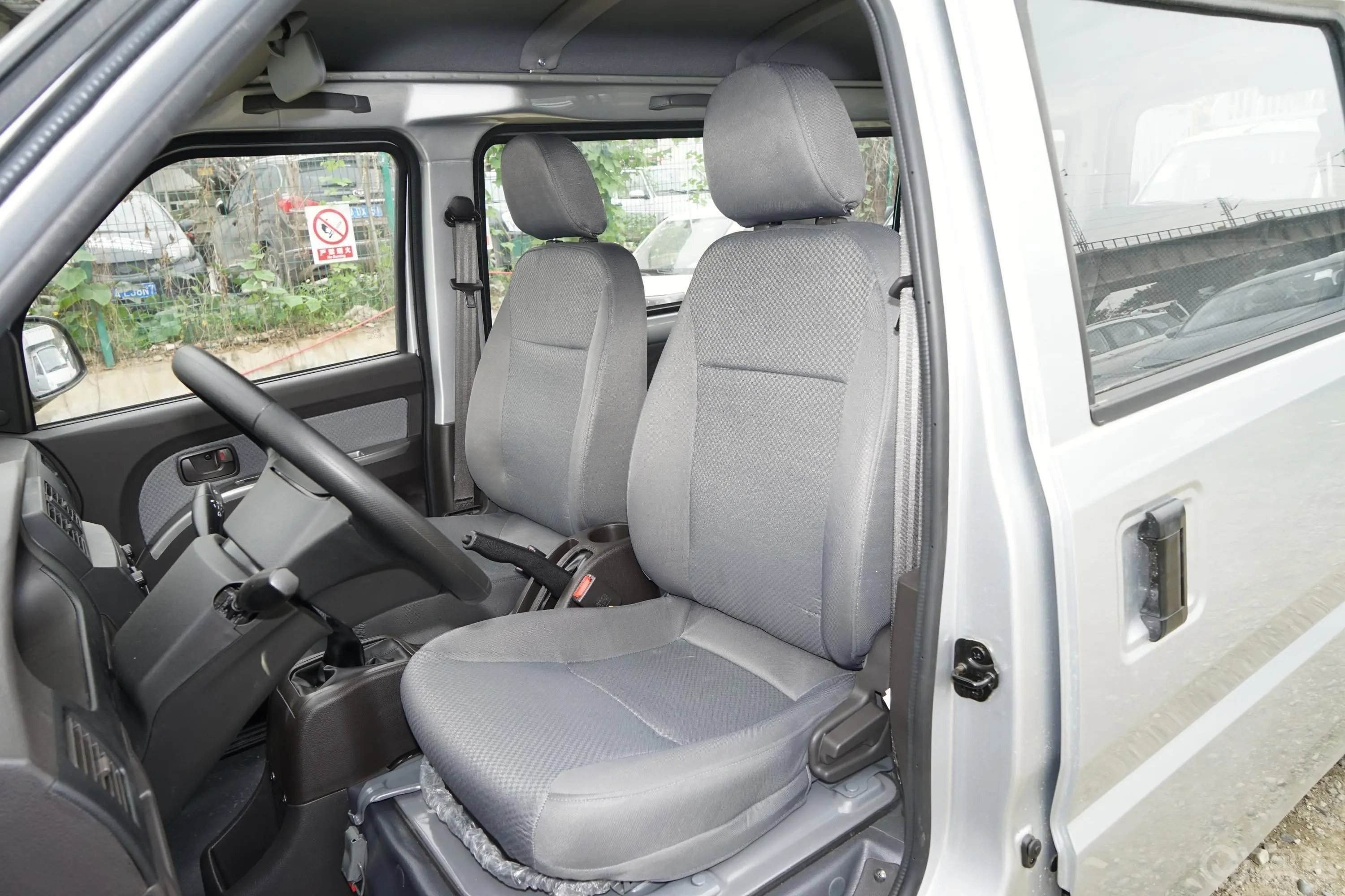 五菱荣光1.5L 手动 加长标准型(空调版) 7座 国VI驾驶员座椅