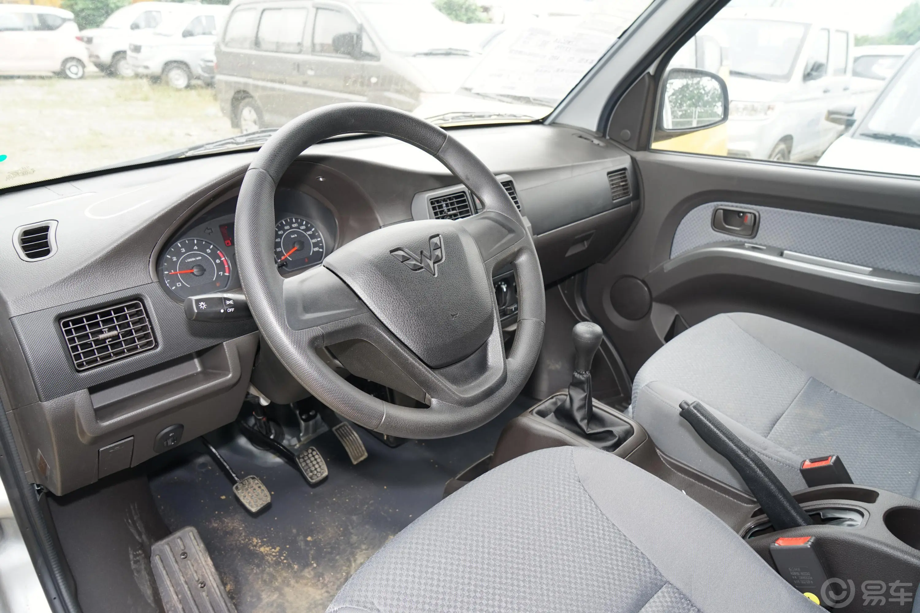 五菱荣光1.5L 手动 加长标准型 封窗车(空调版) 2座 国VI驾驶员座椅