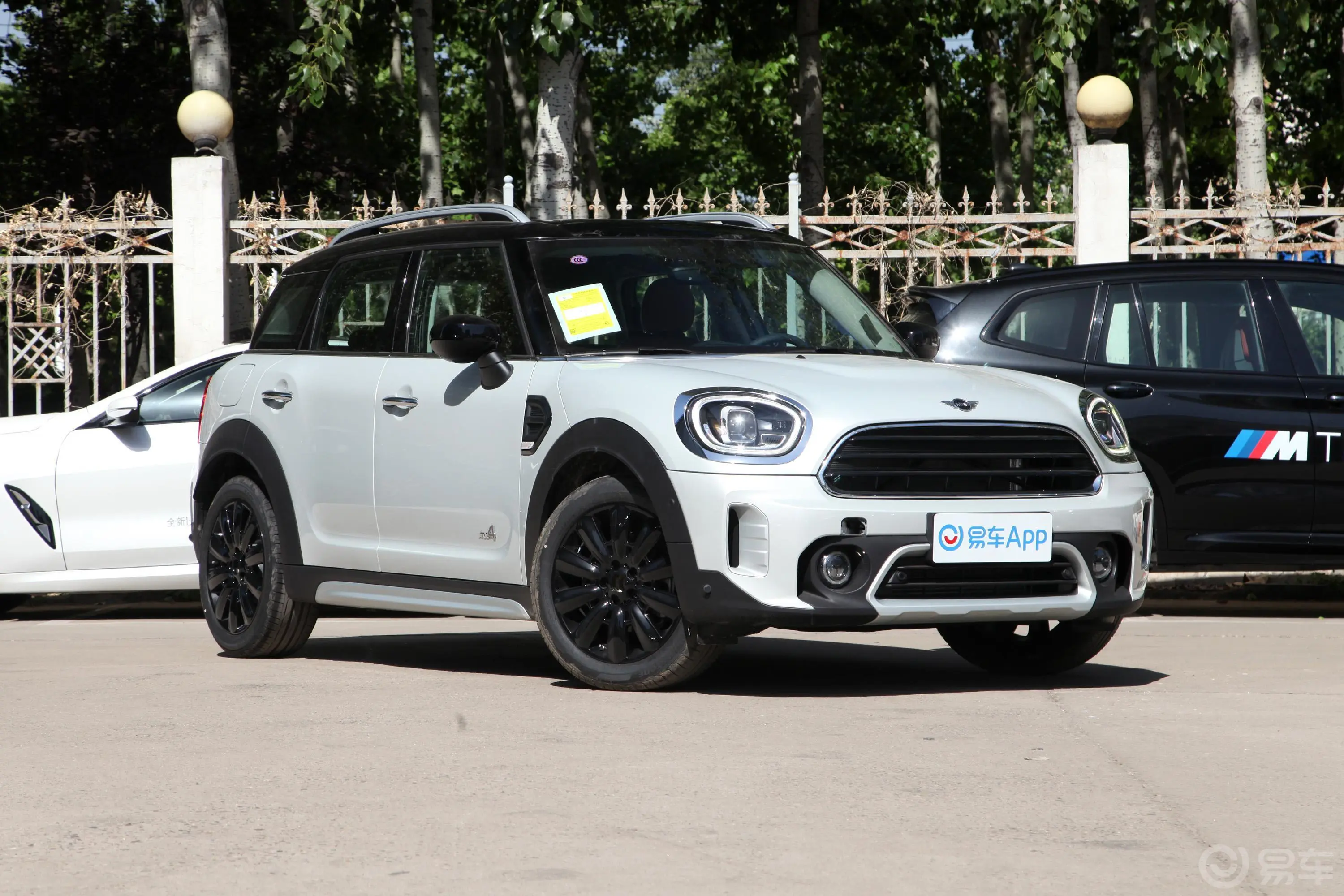 MINI COUNTRYMAN1.5T COOPER ALL4 鉴赏家侧前45度车头向右水平