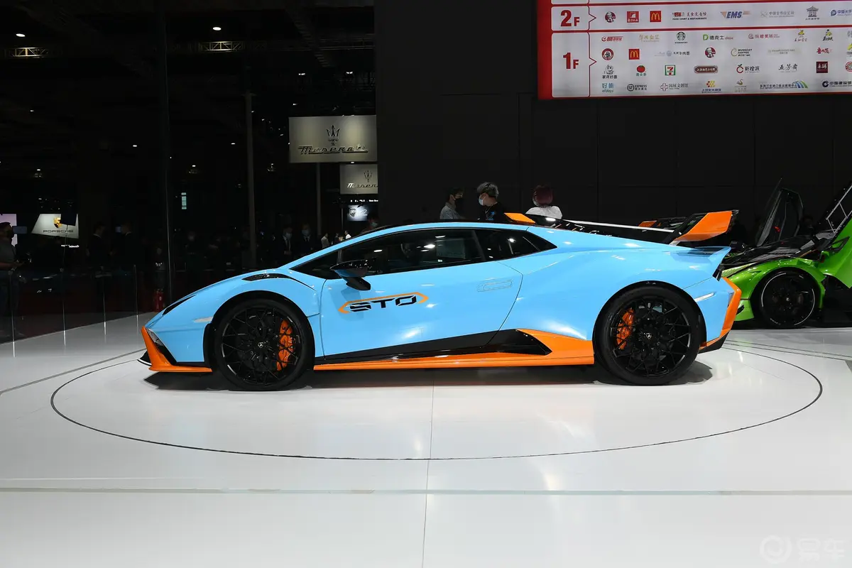 Huracán5.2L STO正侧车头向左水平