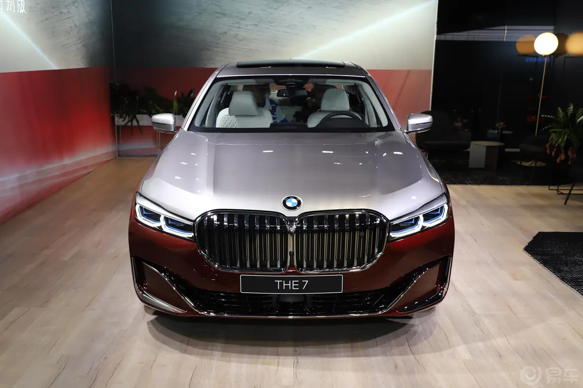 宝马7系M760Li xDrive V12 耀影特别版正前水平