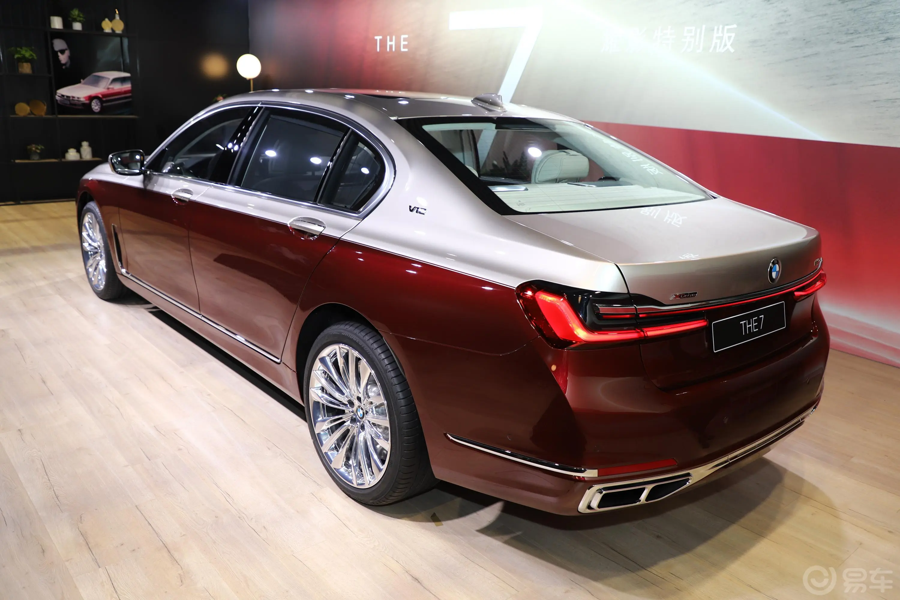 宝马7系M760Li xDrive V12 耀影特别版侧后45度车头向左水平