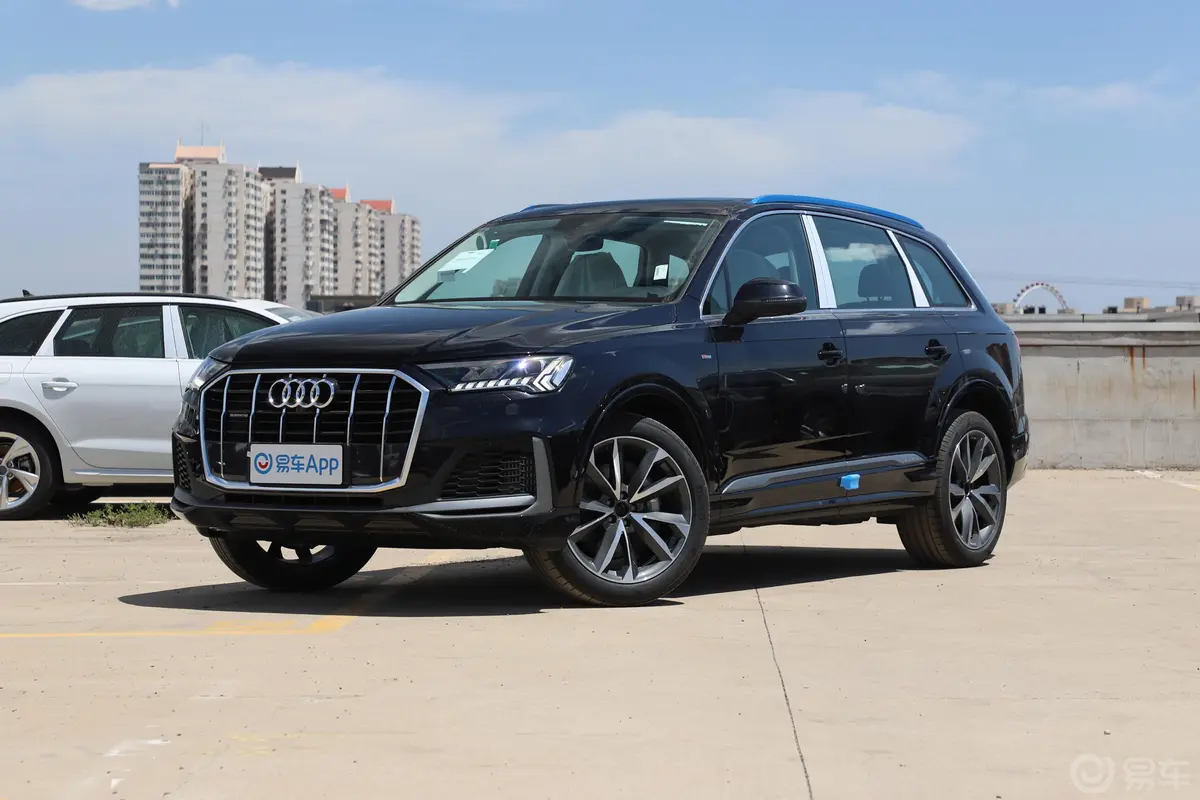 奥迪Q755 TFSI quattro S line 运动型侧前45度车头向左水平