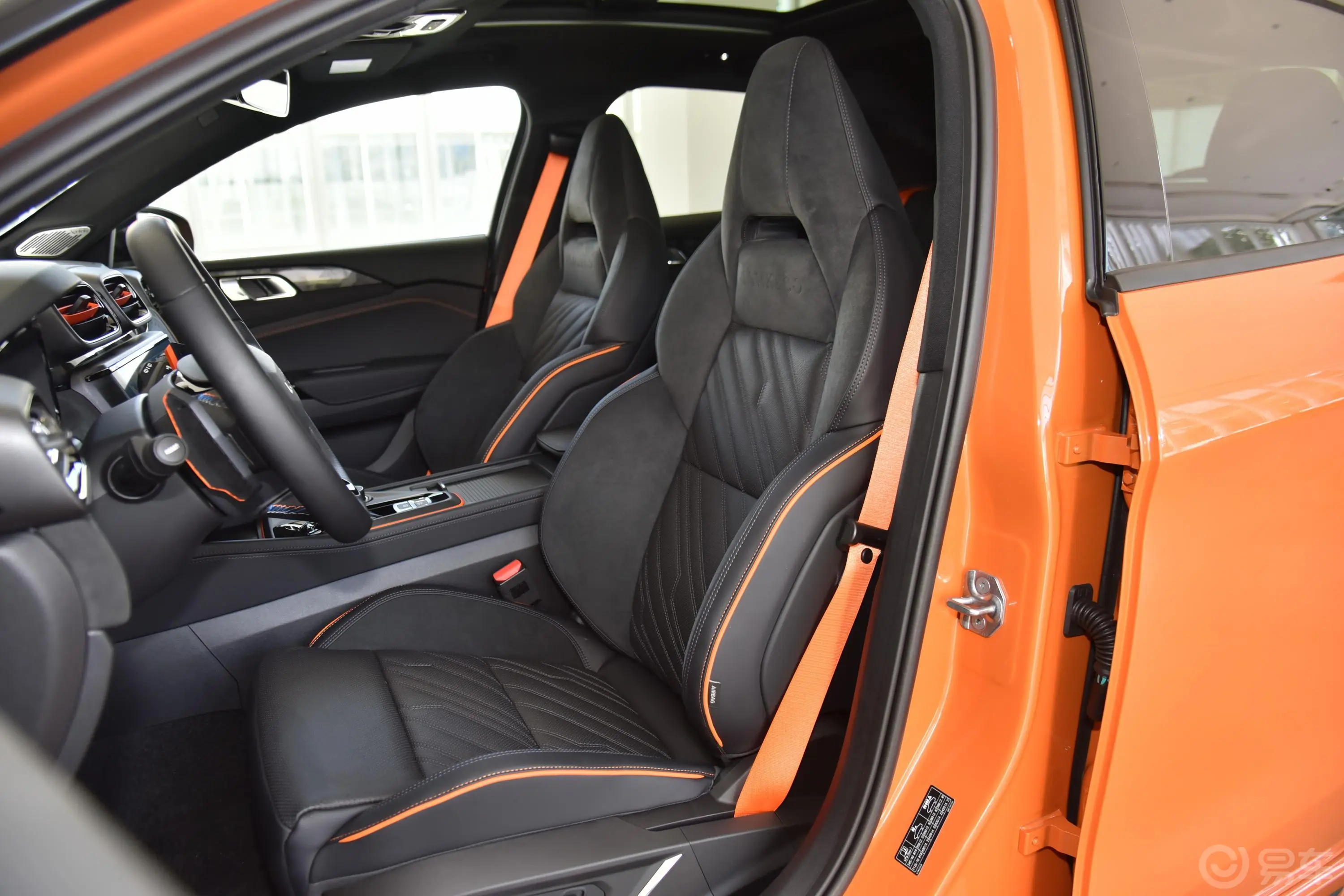 领克02 Hatchback2.0TD 自动Halo驾控套件版驾驶员座椅