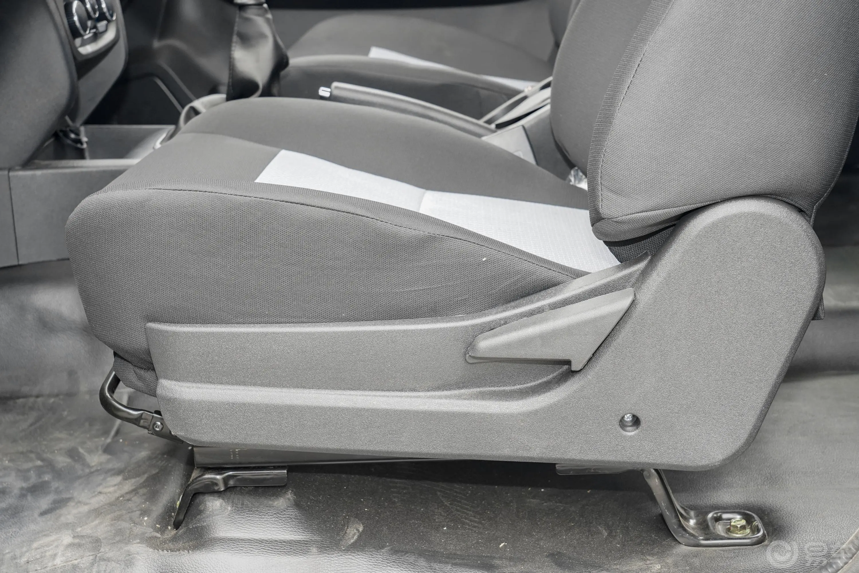 神骐F30创业版 1.5L 手动 双排长轴 标准型主驾座椅调节