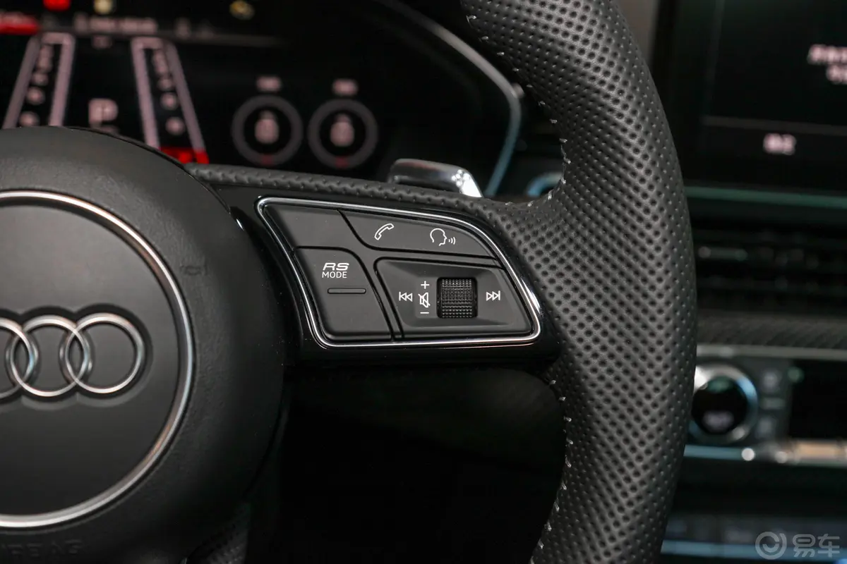奥迪RS 52.9T Sportback右侧方向盘功能按键