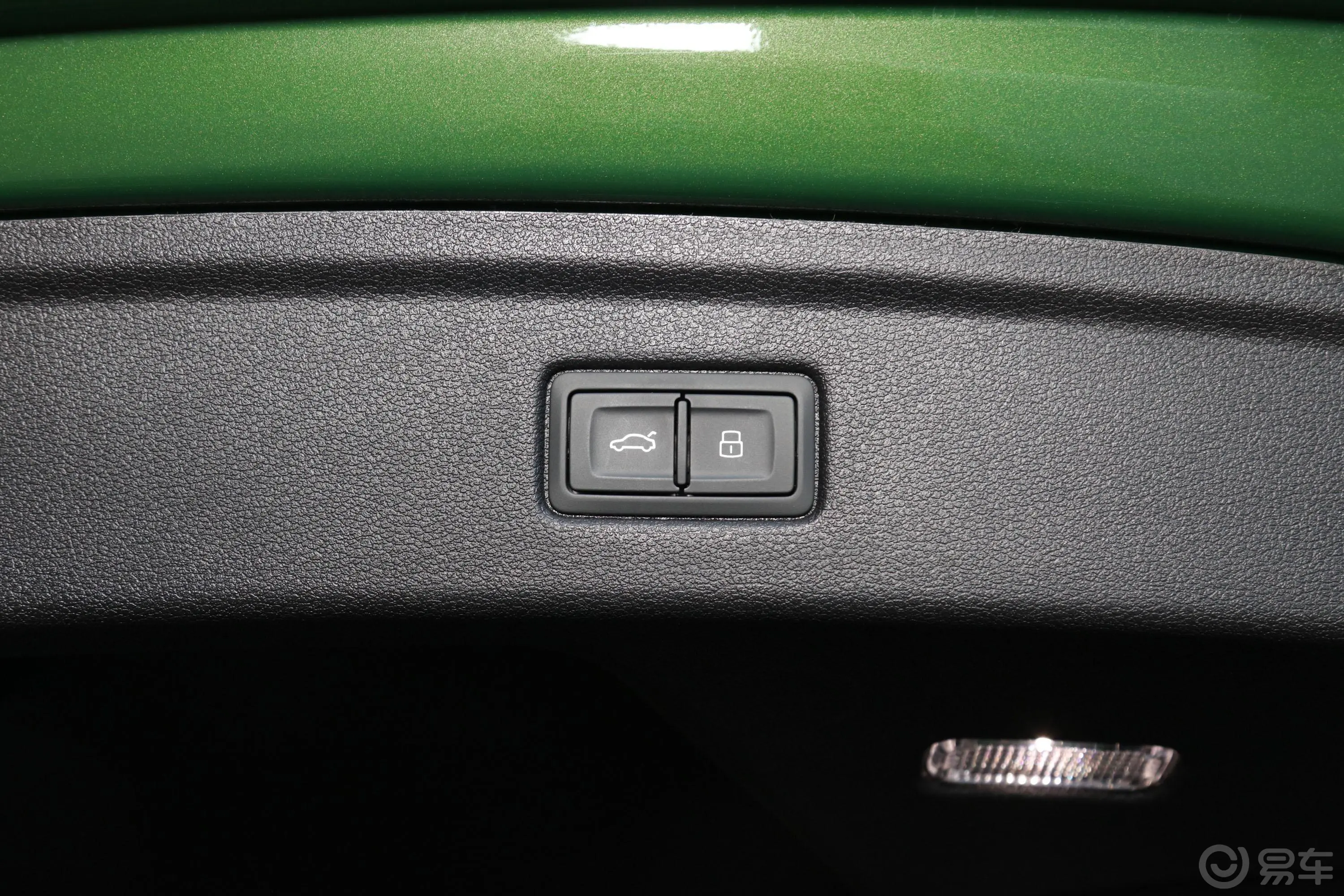 奥迪RS 52.9T Sportback电动尾门按键（手动扶手）