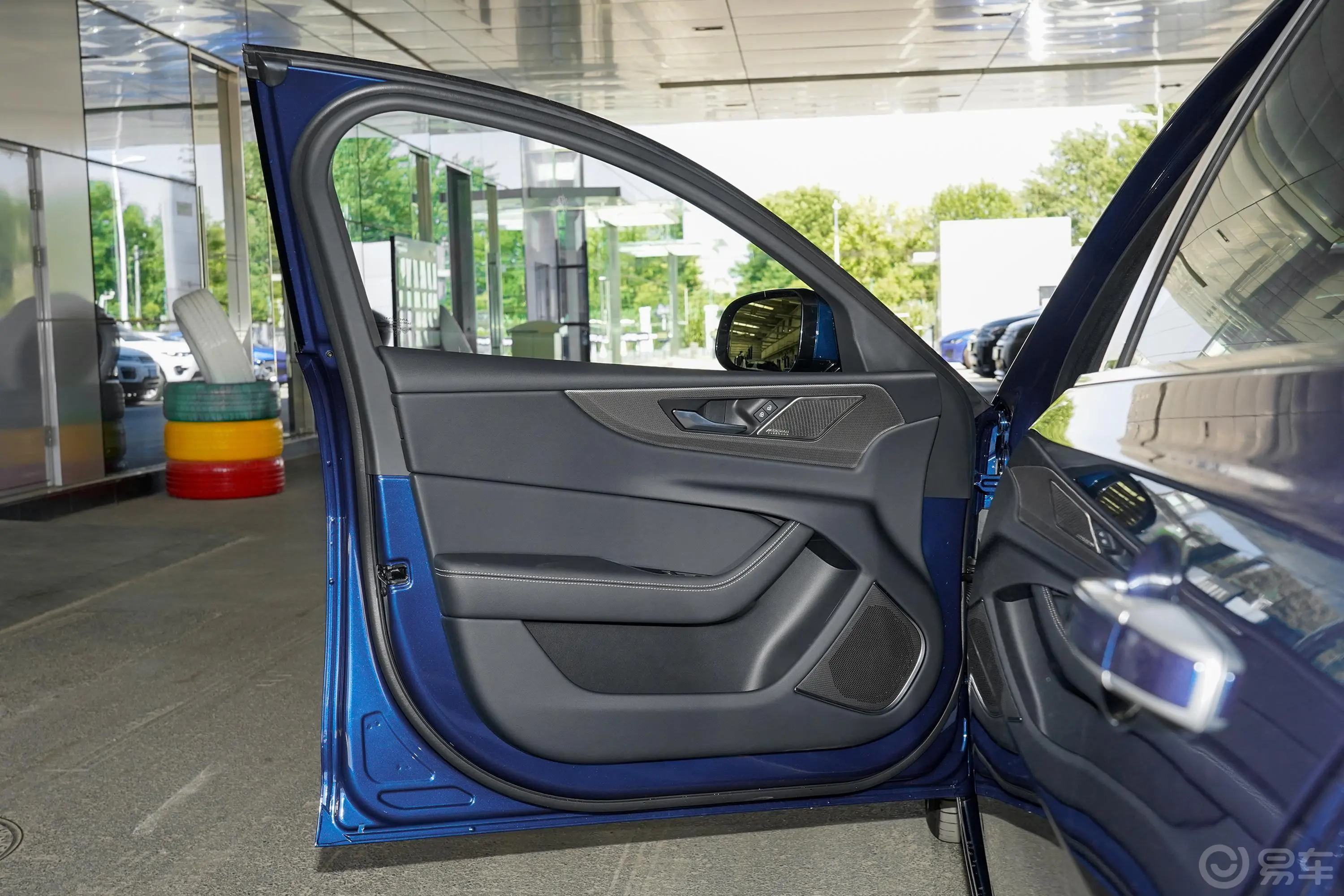 捷豹XELP250 科技运动版驾驶员侧前车门