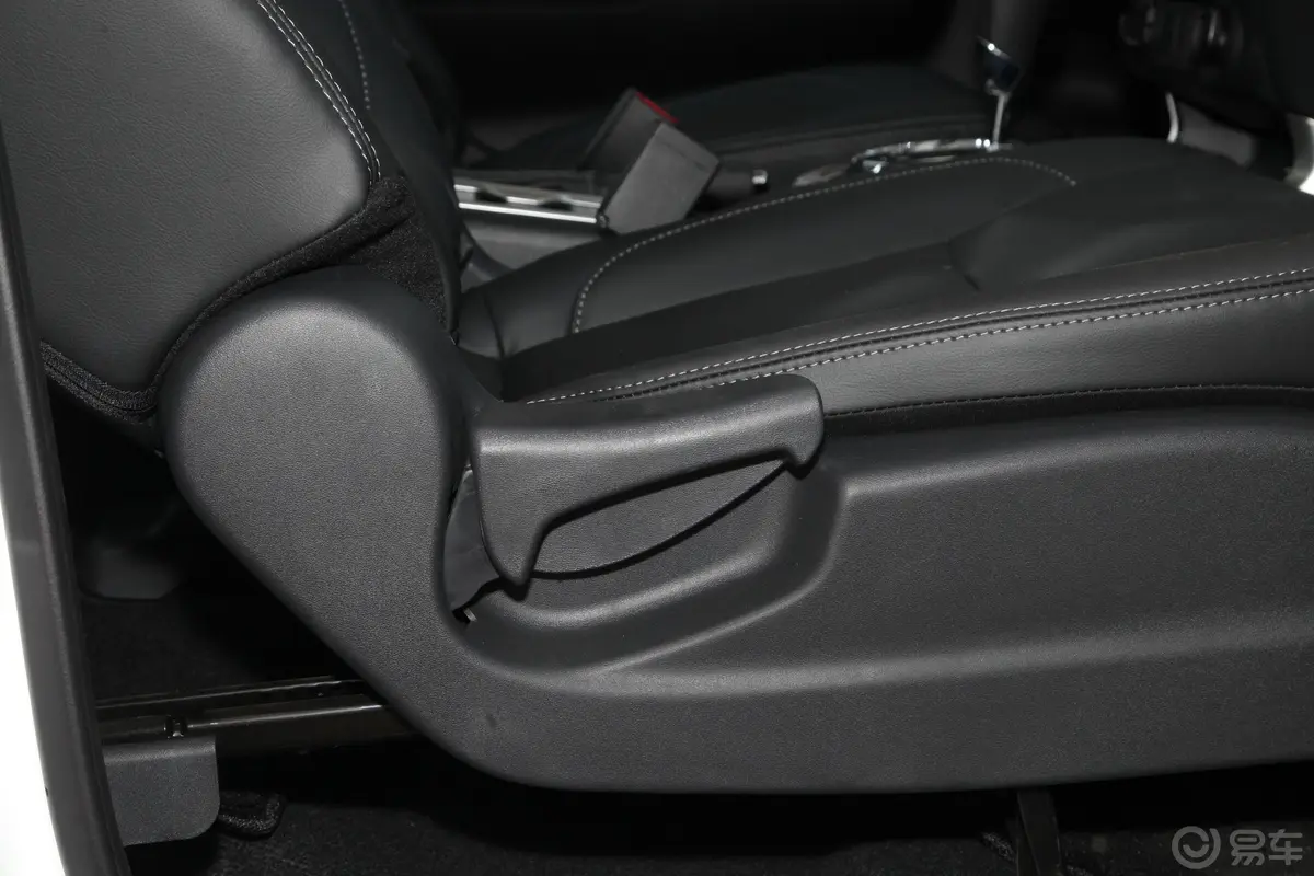 纳瓦拉2.5L 自动四驱尊贵型副驾座椅调节
