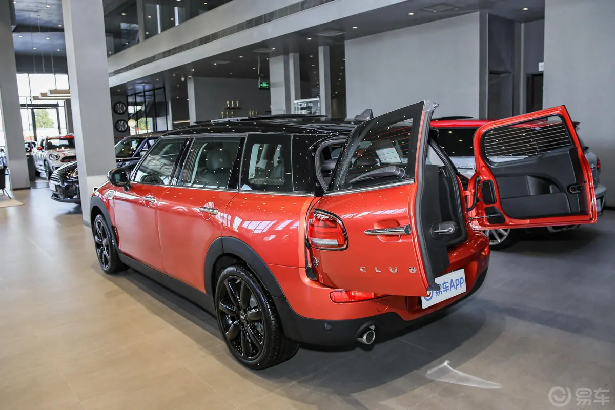 MINI CLUBMAN1.5T COOPER后备厢开启45度侧拍