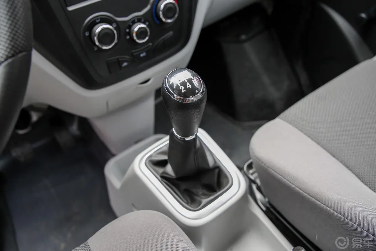 优劲1.3L 双排加长普货 实用型LJ469Q-AEB换挡装置
