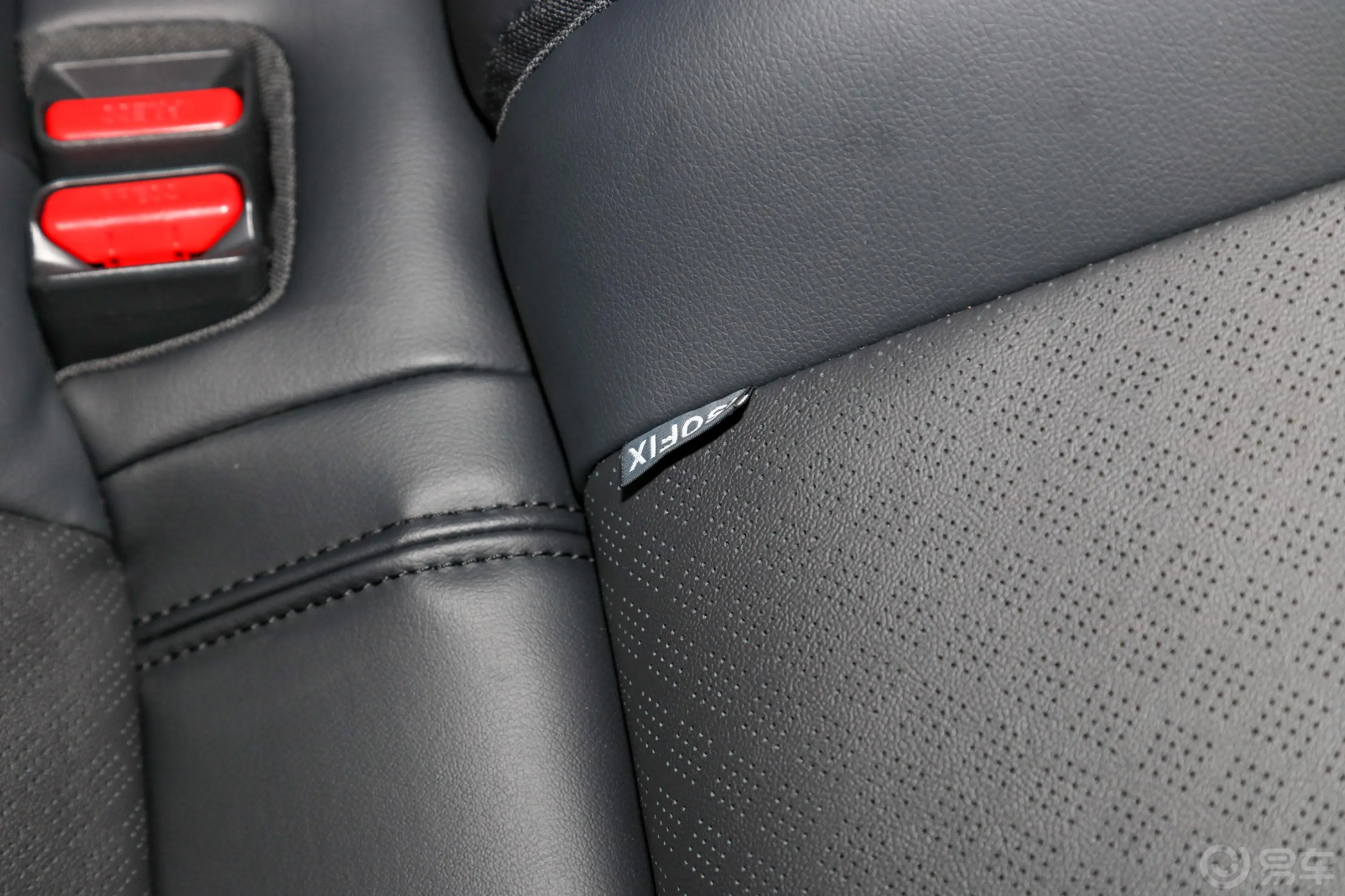 丰田C-HR双擎 2.0L 尊贵版儿童座椅接口