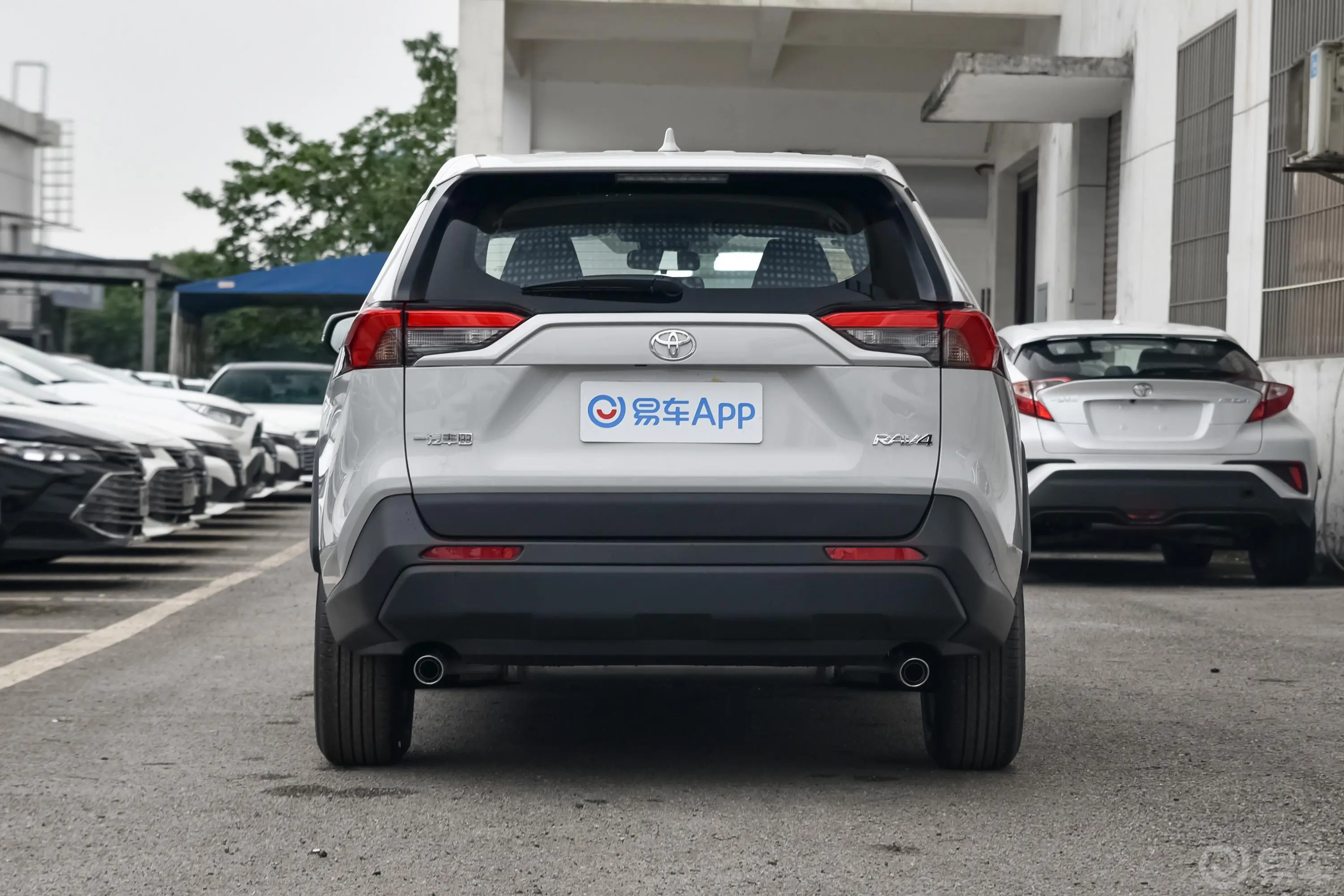 RAV4荣放2.0L CVT 两驱 都市版外观