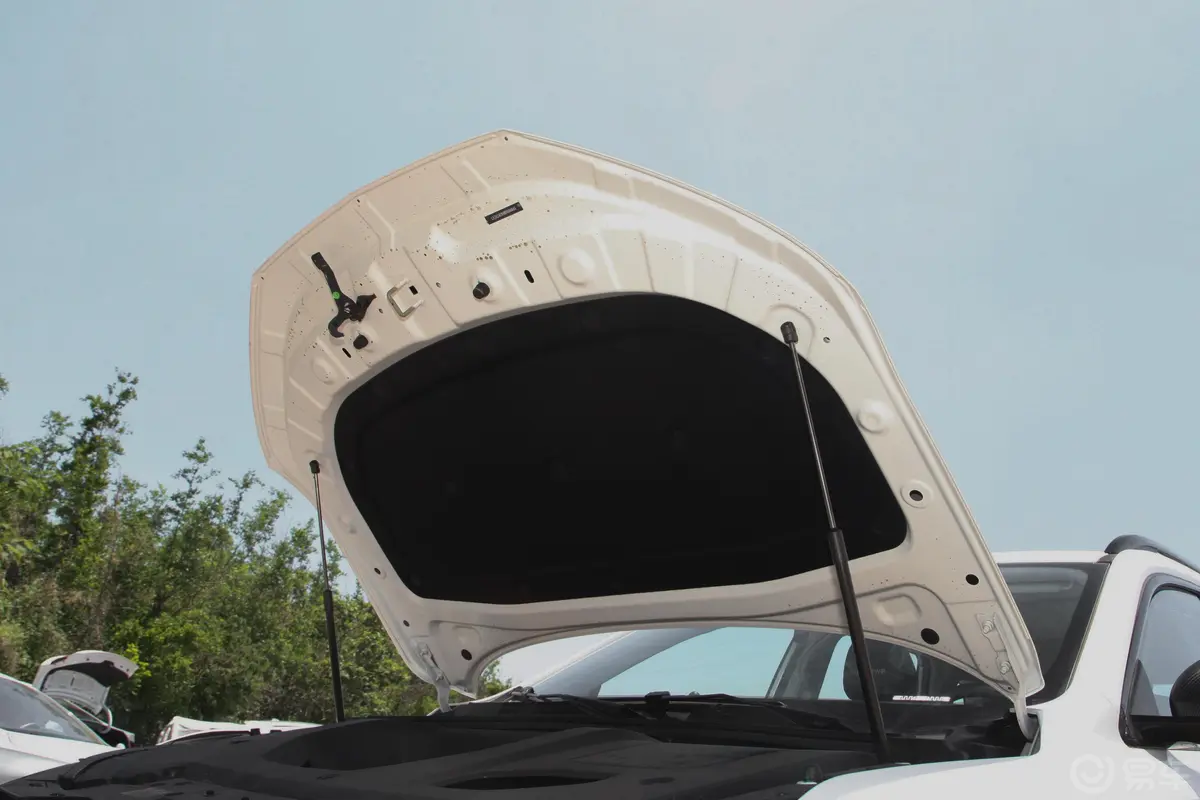 荣威RX5PLUS 330TGI 双离合 国潮智尊版发动机舱盖内侧