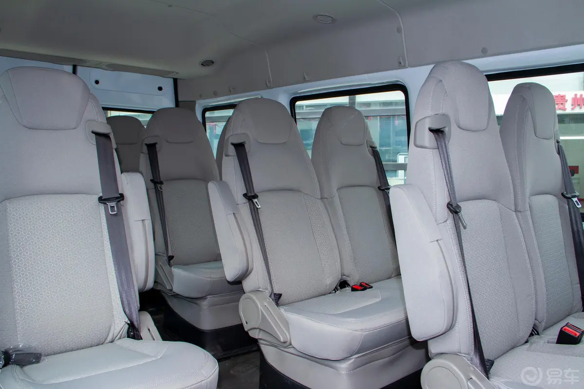 新世代全顺Pro 2.2T AMT 5.9米长轴后双胎中顶 普通型客车 15座 柴油 国VI第三排座椅