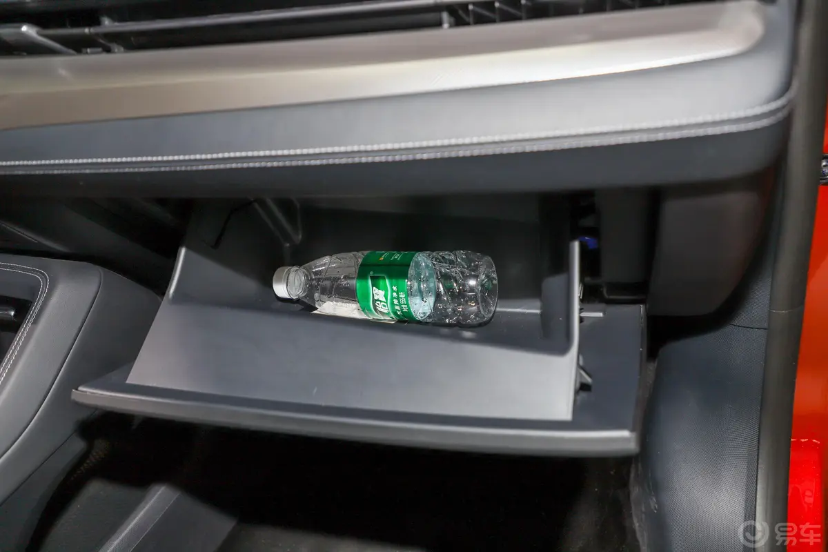 福特电马513km 后驱标准续航跃世版手套箱空间水瓶横置