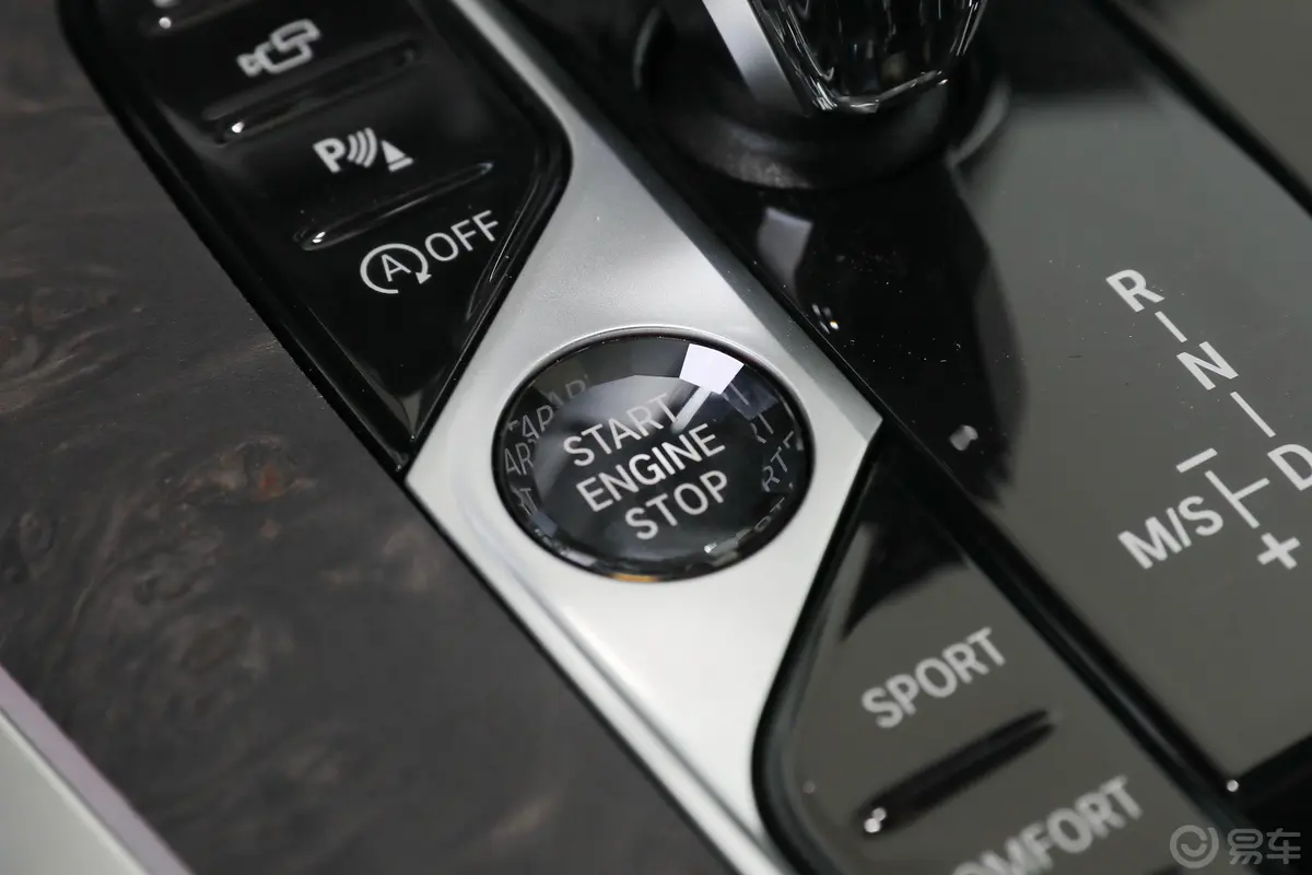 宝马X5(进口)改款 xDrive40i 尊享型 M运动套装钥匙孔或一键启动按键
