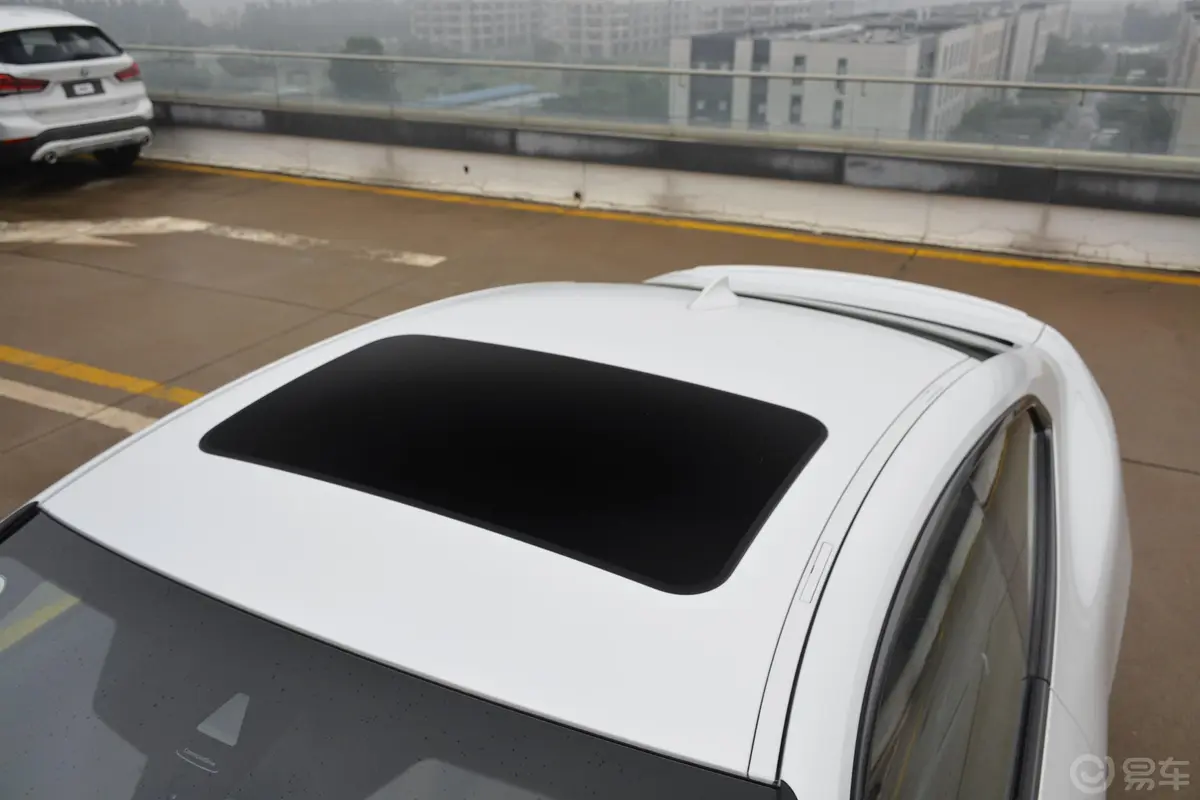 宝马4系改款 双门轿跑车 430i M运动曜夜套装天窗