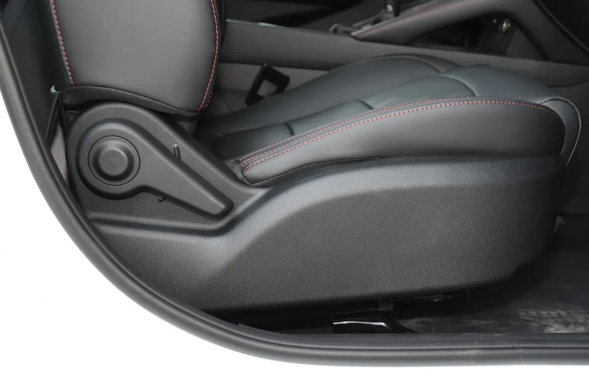 风光5001.5L CVT 尊享型副驾座椅调节